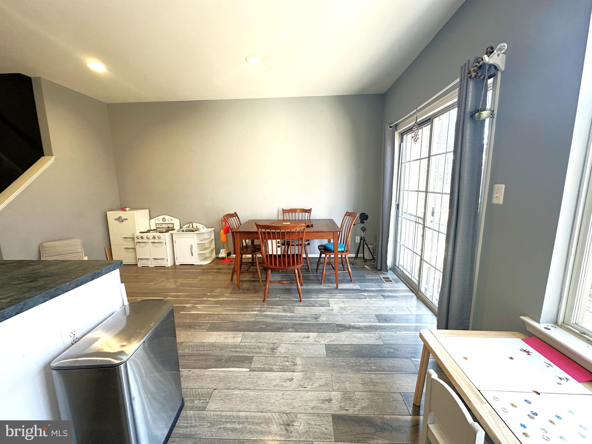 SIGNATURE AT BROADLANDS - Residential Lease