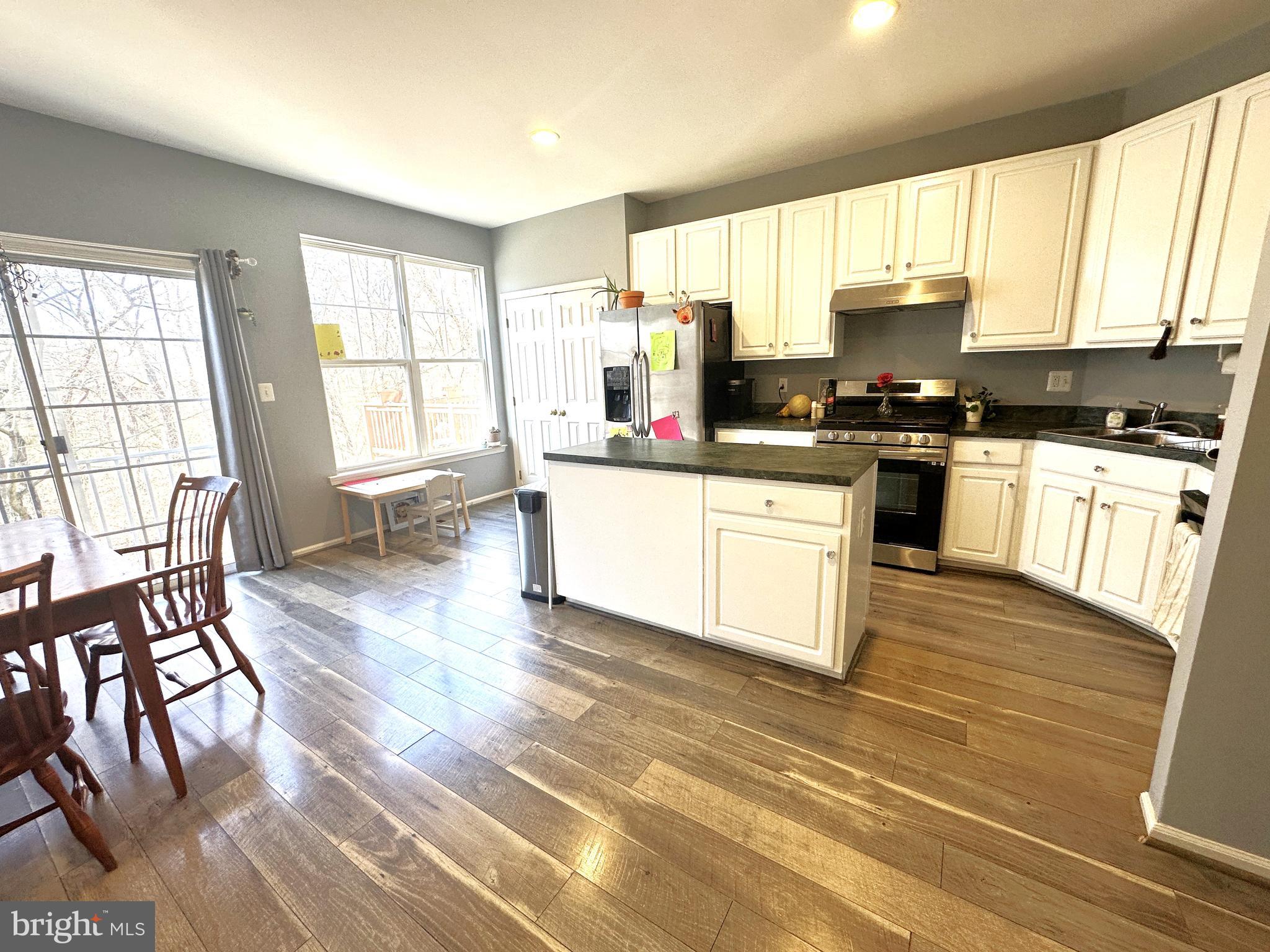 SIGNATURE AT BROADLANDS - Residential Lease