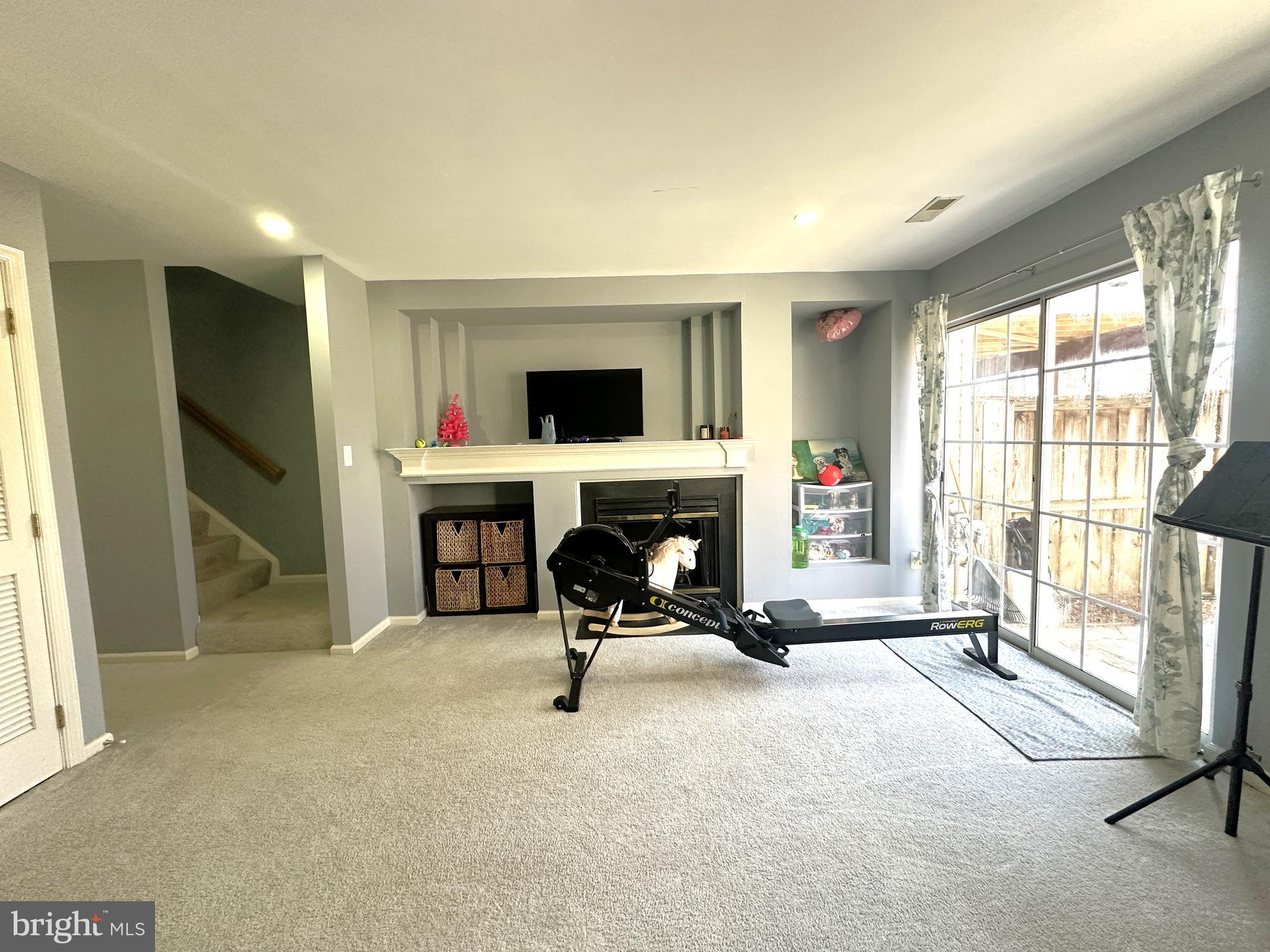 SIGNATURE AT BROADLANDS - Residential Lease