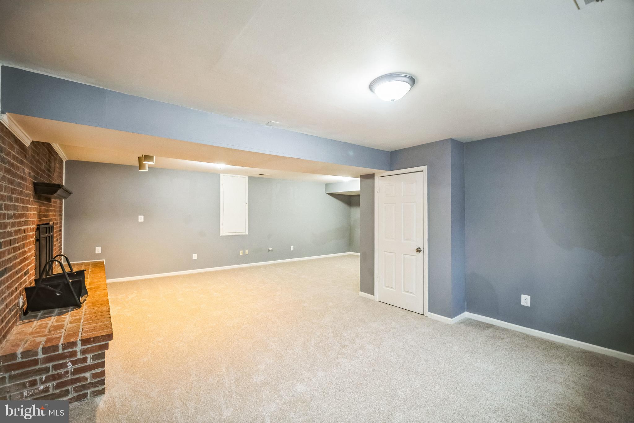 COUNTRY CLUB LAKE - Residential