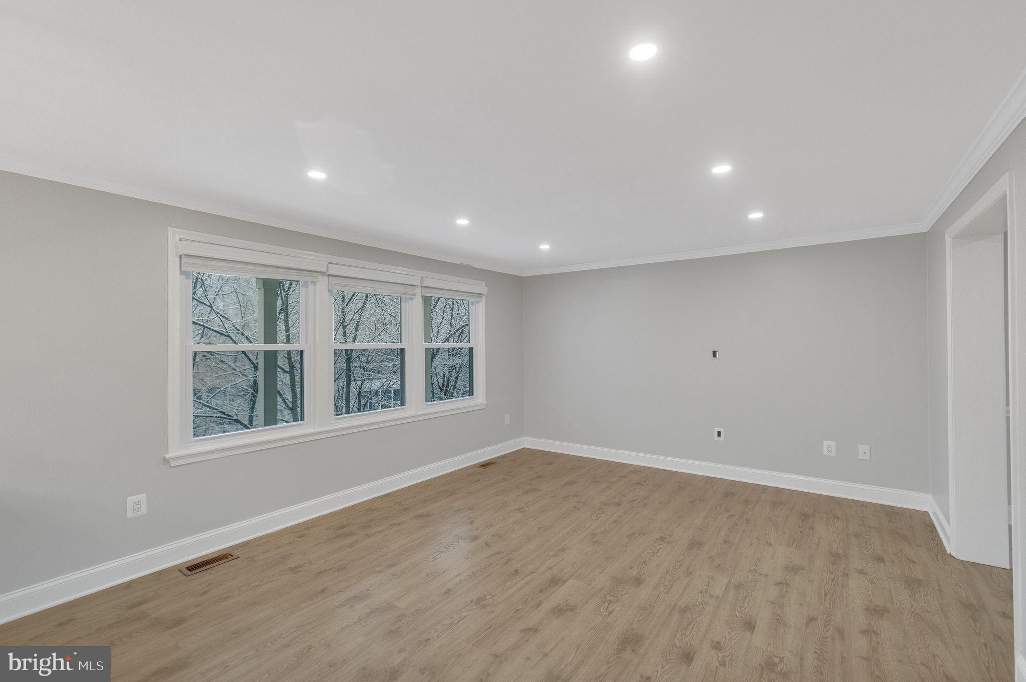 COUNTRY CLUB LAKE - Residential