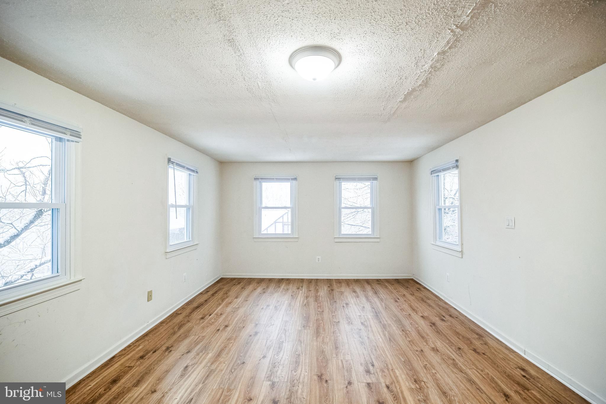 COUNTRY CLUB LAKE - Residential