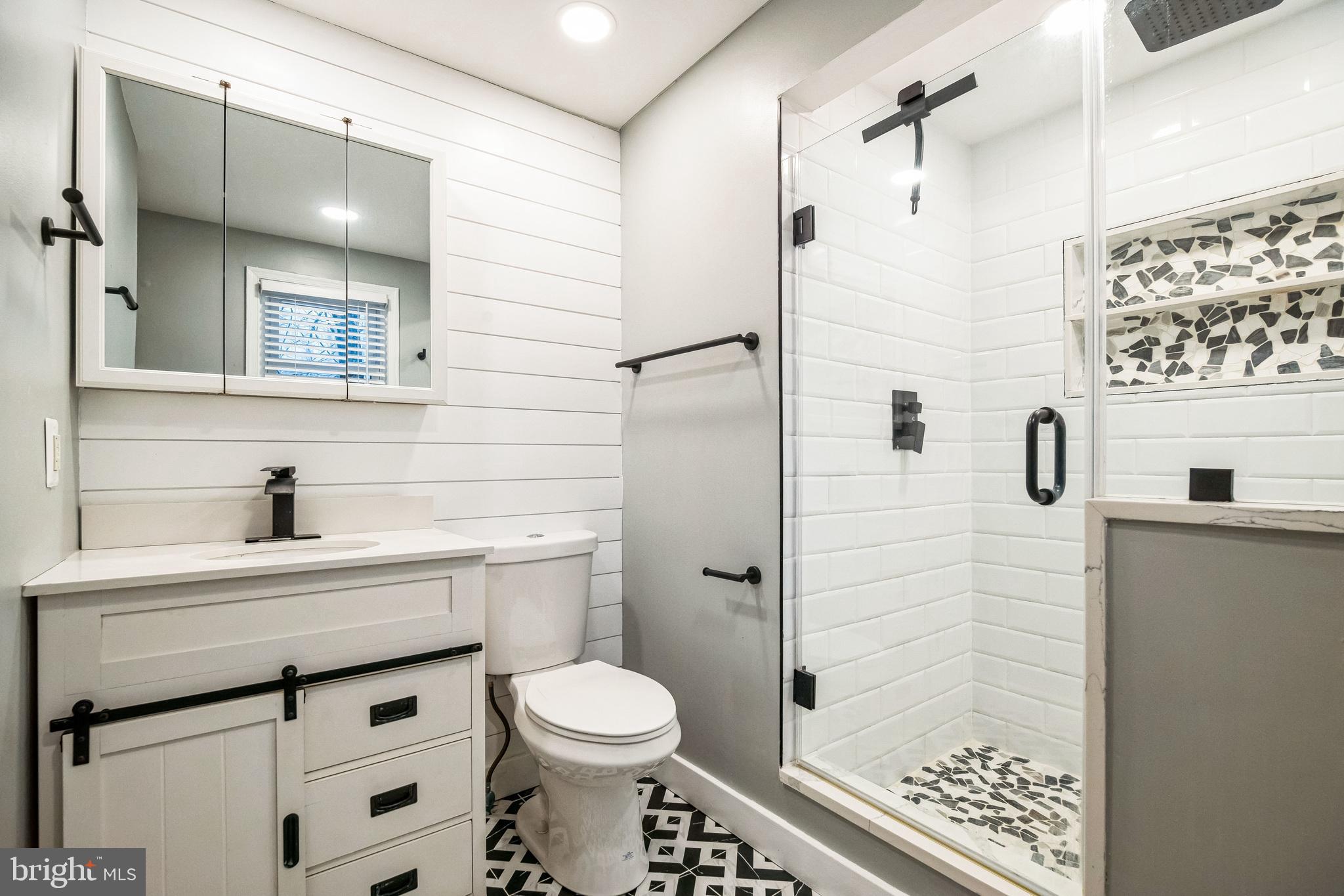 COUNTRY CLUB LAKE - Residential