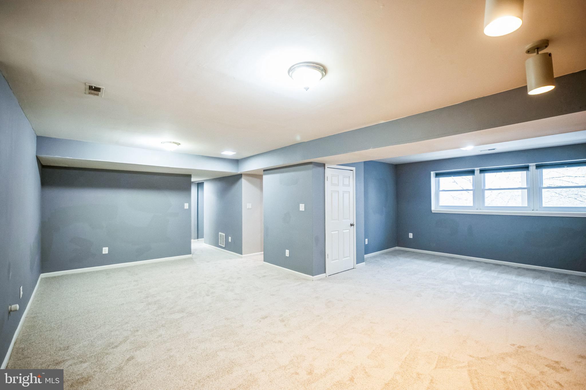 COUNTRY CLUB LAKE - Residential