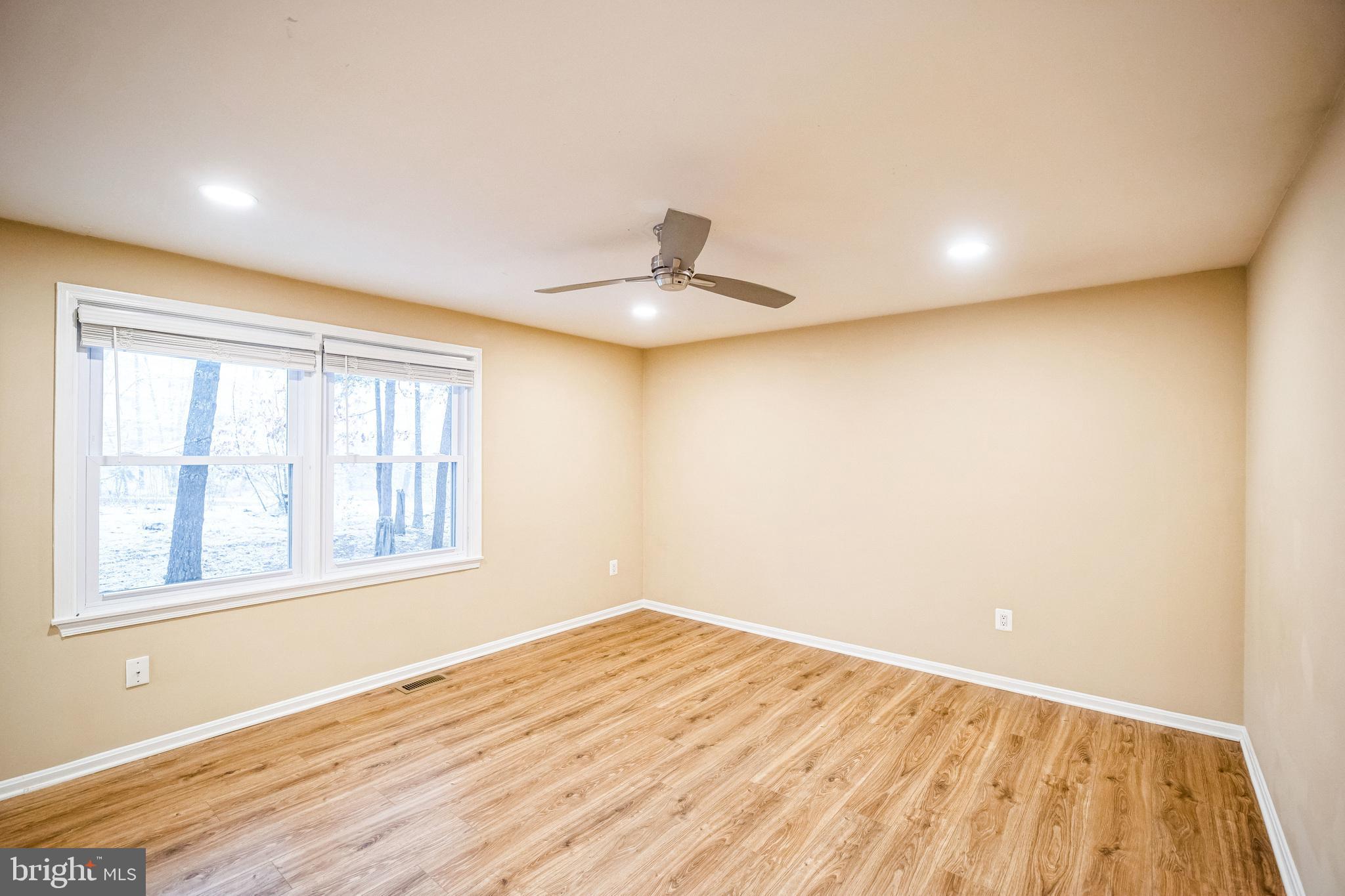 COUNTRY CLUB LAKE - Residential