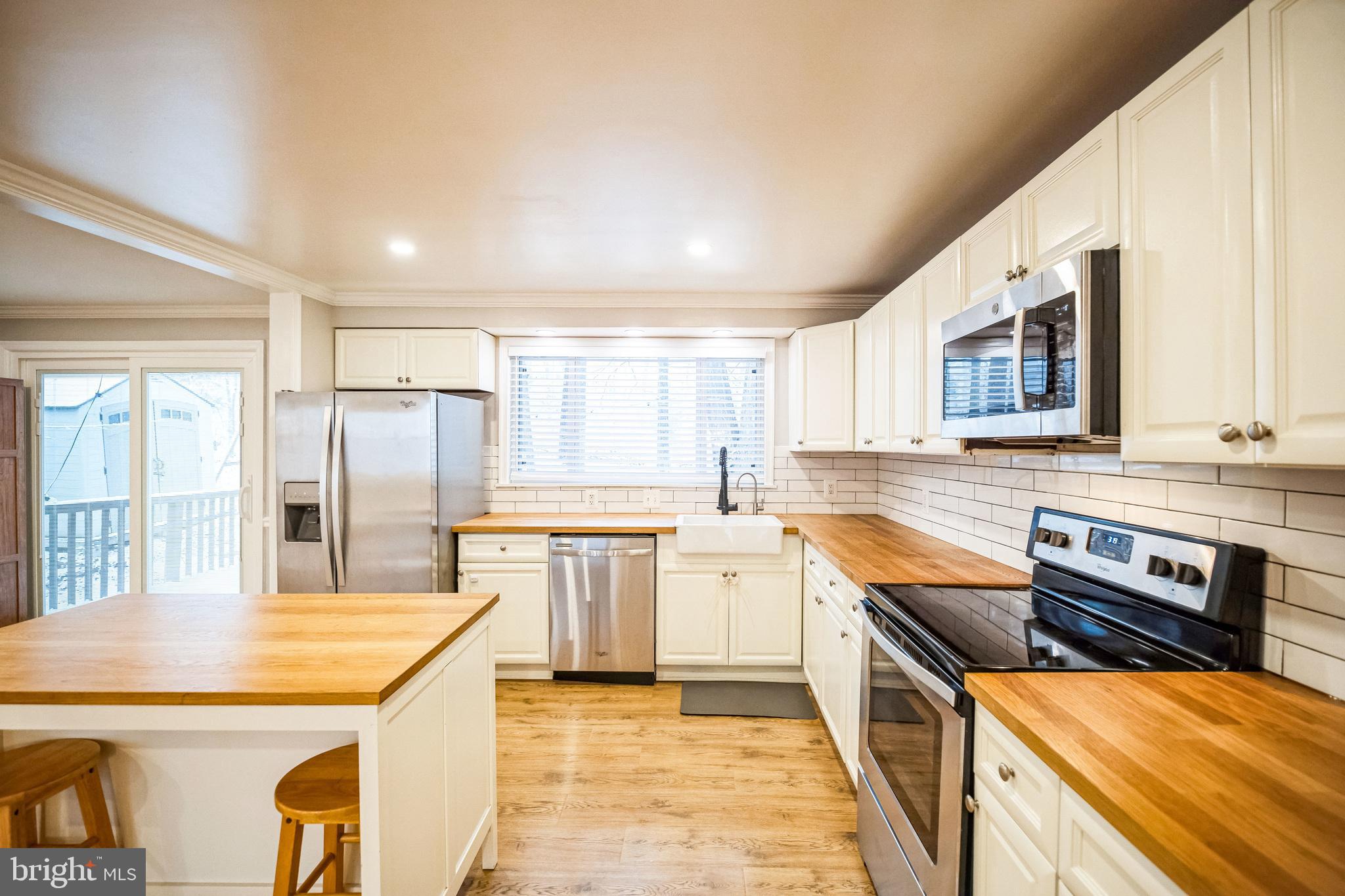 COUNTRY CLUB LAKE - Residential