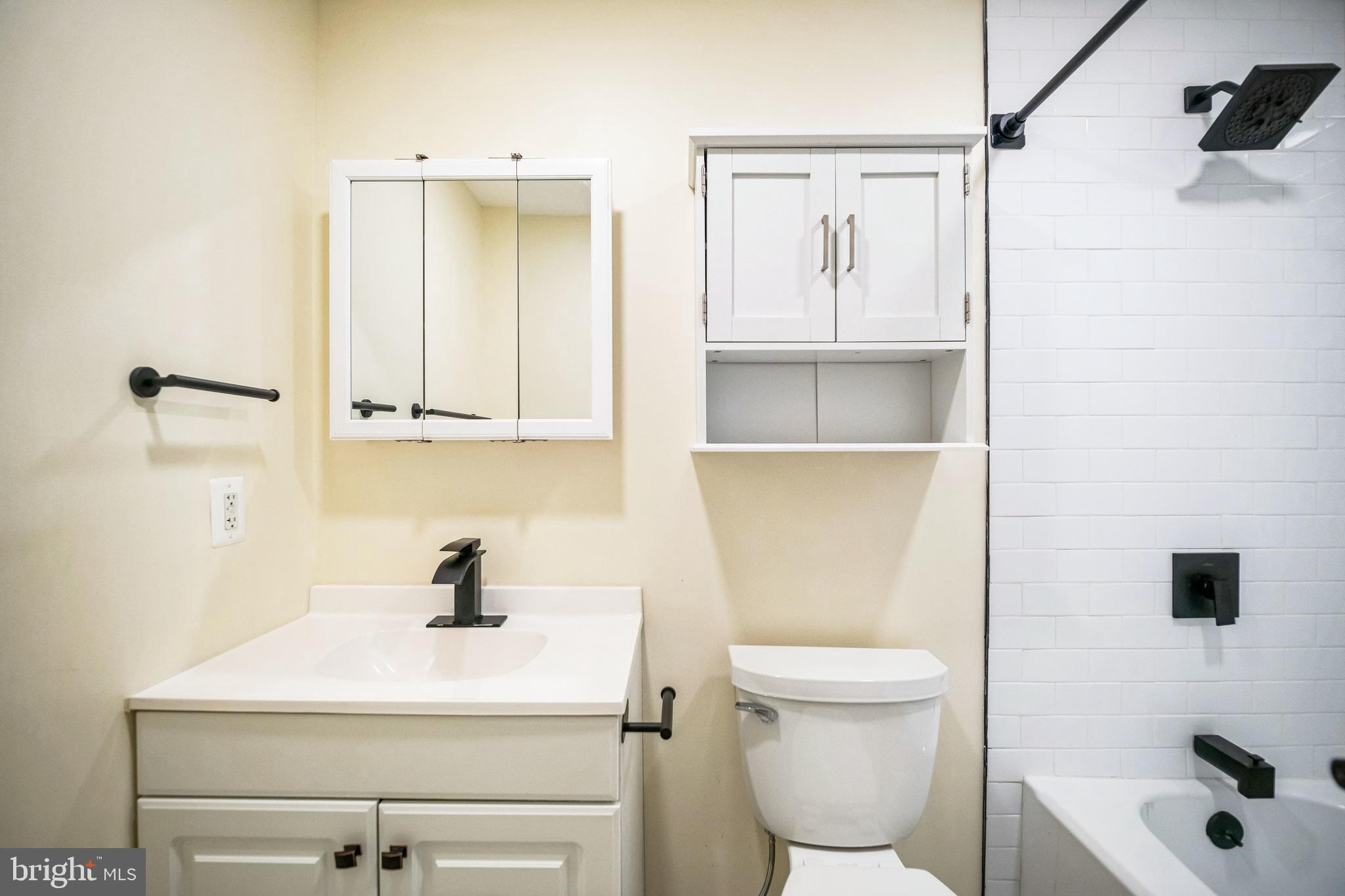 COUNTRY CLUB LAKE - Residential