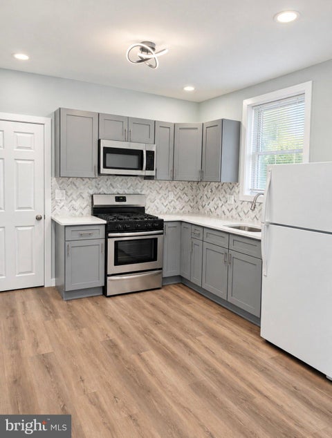 Townhouse For Sale - 3920 N Franklin Street<br/> PHILADELPHIA, PA 19140