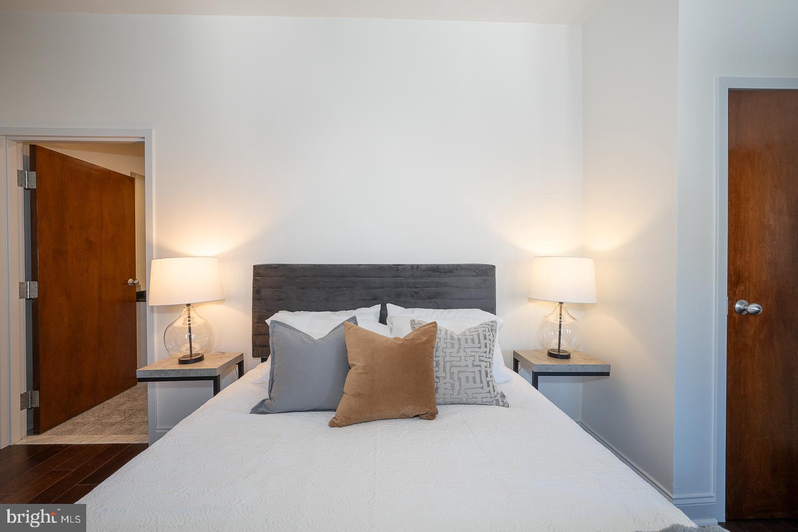 SOCIETY HILL - Residential