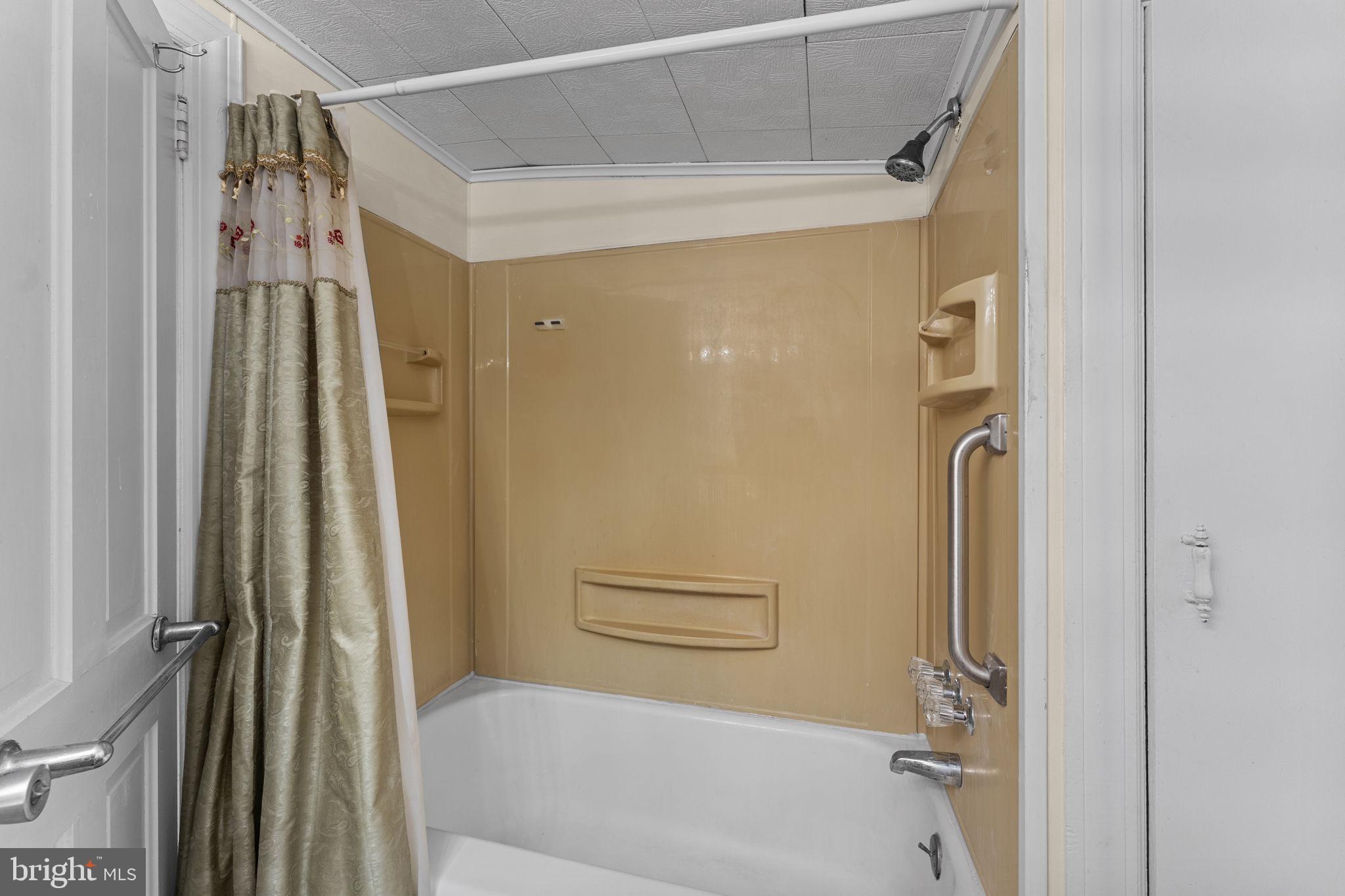 DOYLESTOWN - Residential