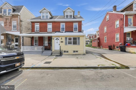Townhouse For Sale - 108 W 5th Street<br/> Montgomery County, BRIDGEPORT, PA 19405