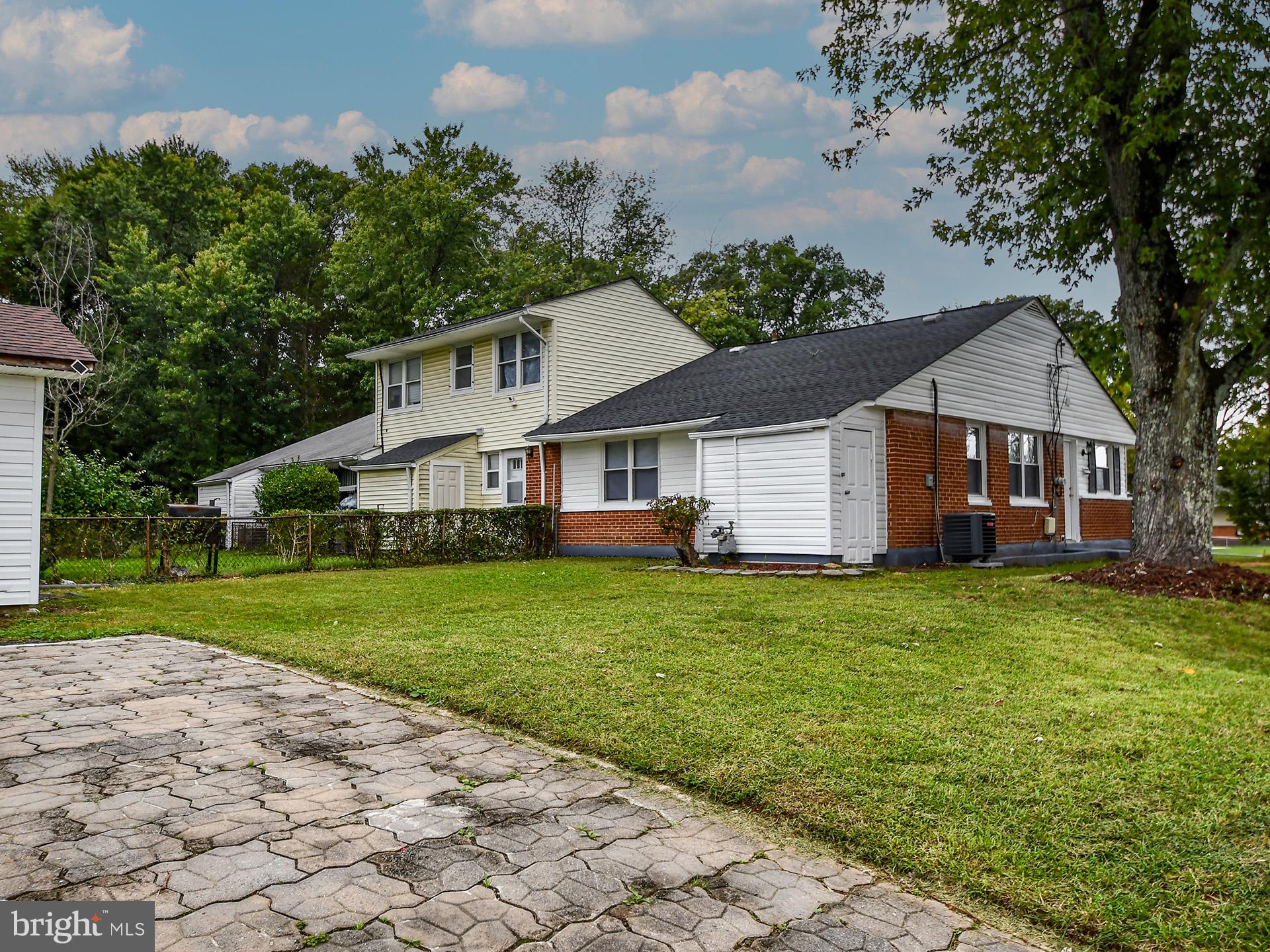 1907 BENDER COURT