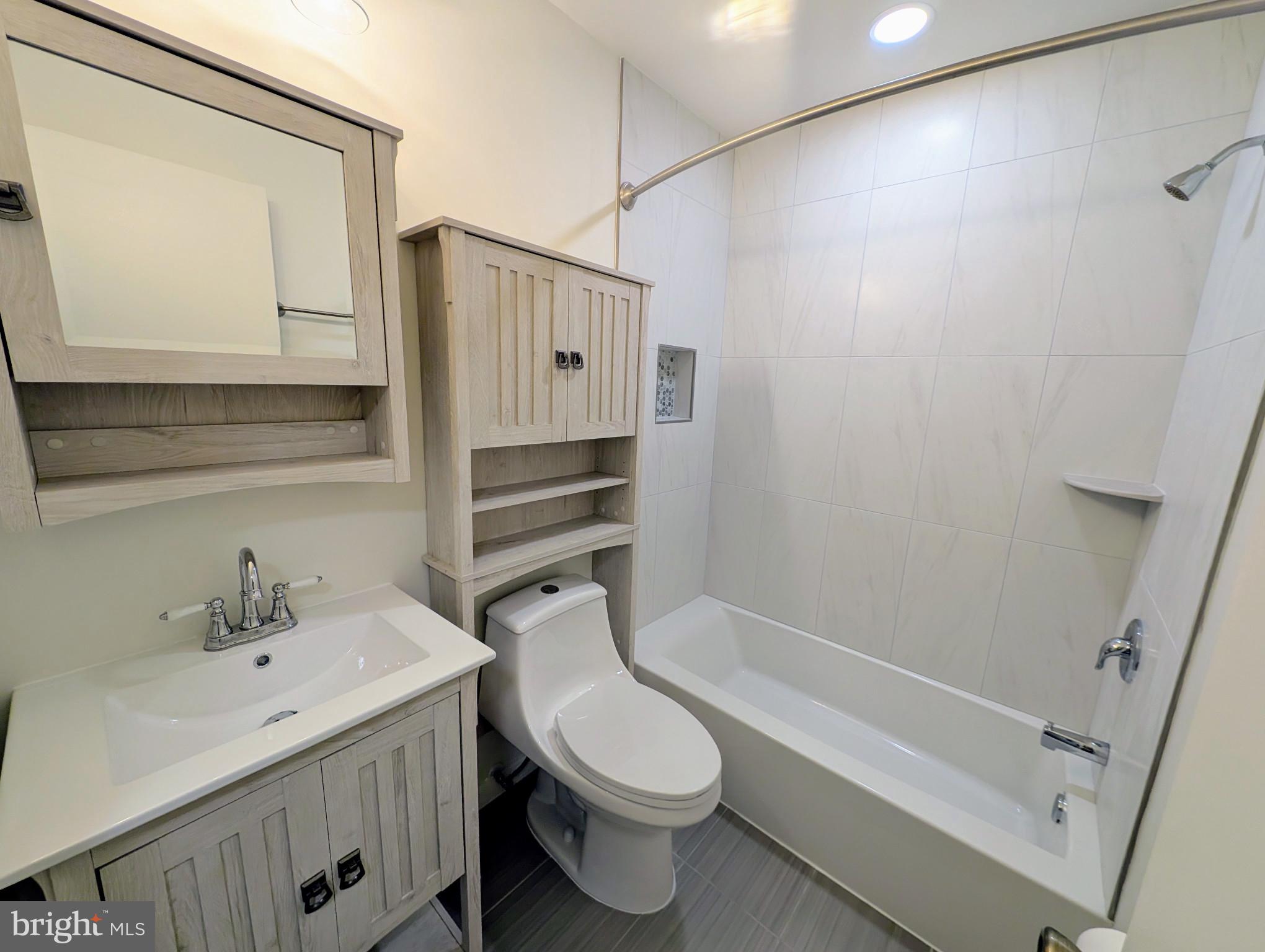 POINT OF WOODS - Residential