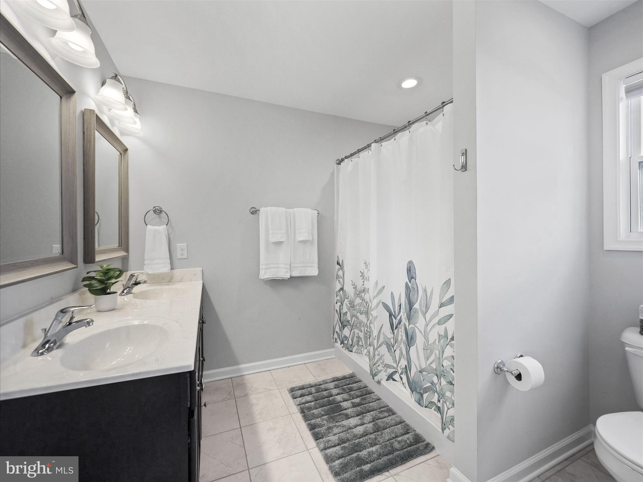 MIDDLE CREEK MANOR - Residential