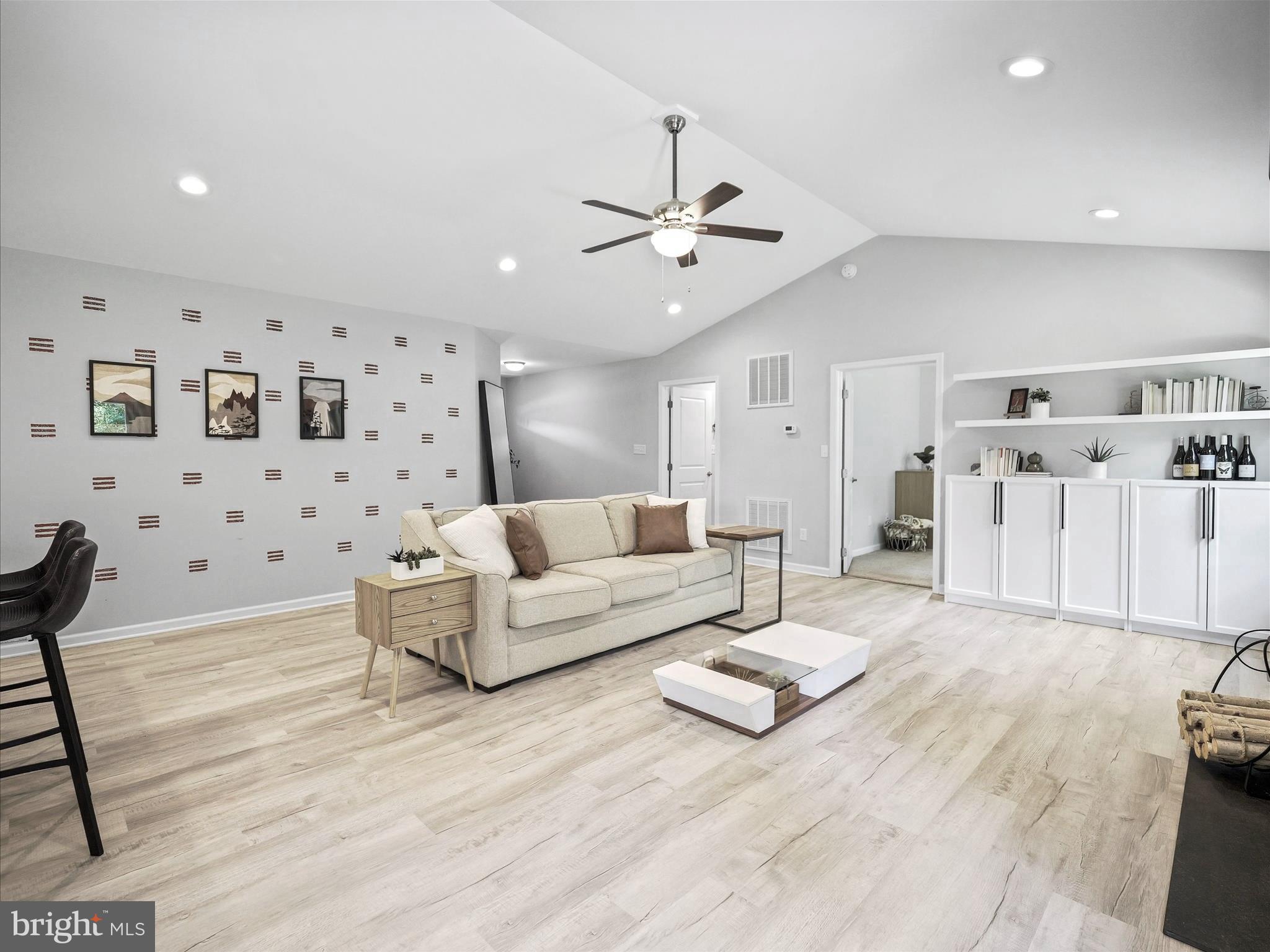 MIDDLE CREEK MANOR - Residential