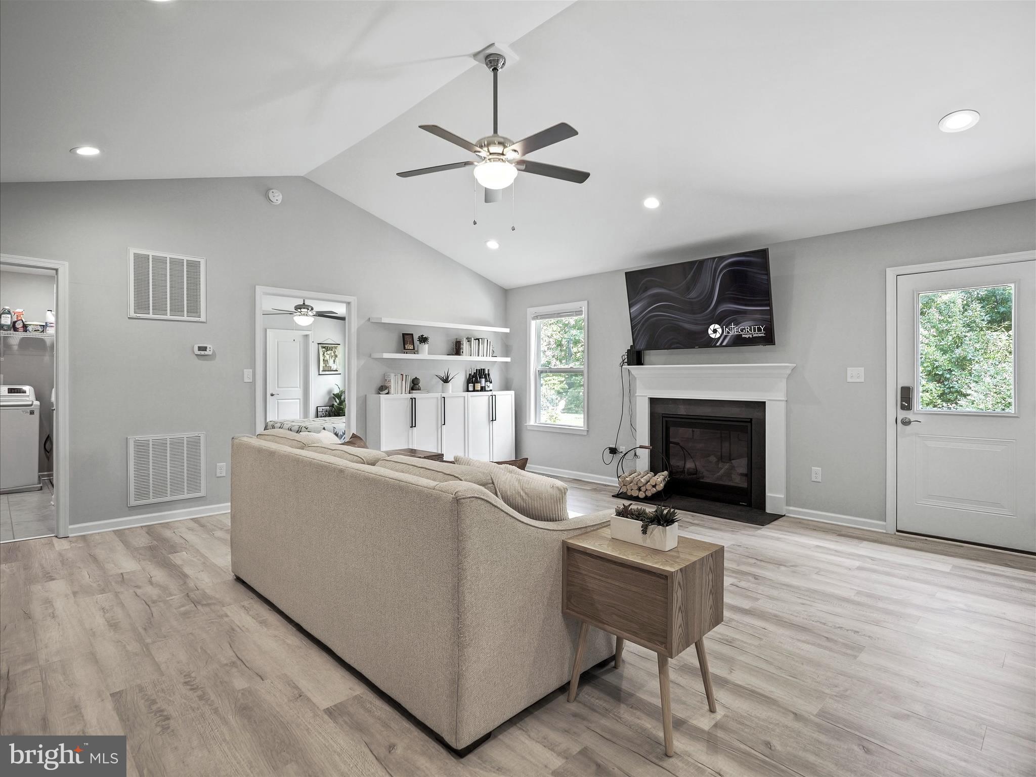 MIDDLE CREEK MANOR - Residential