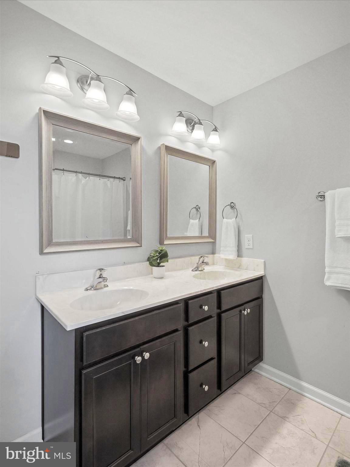 MIDDLE CREEK MANOR - Residential