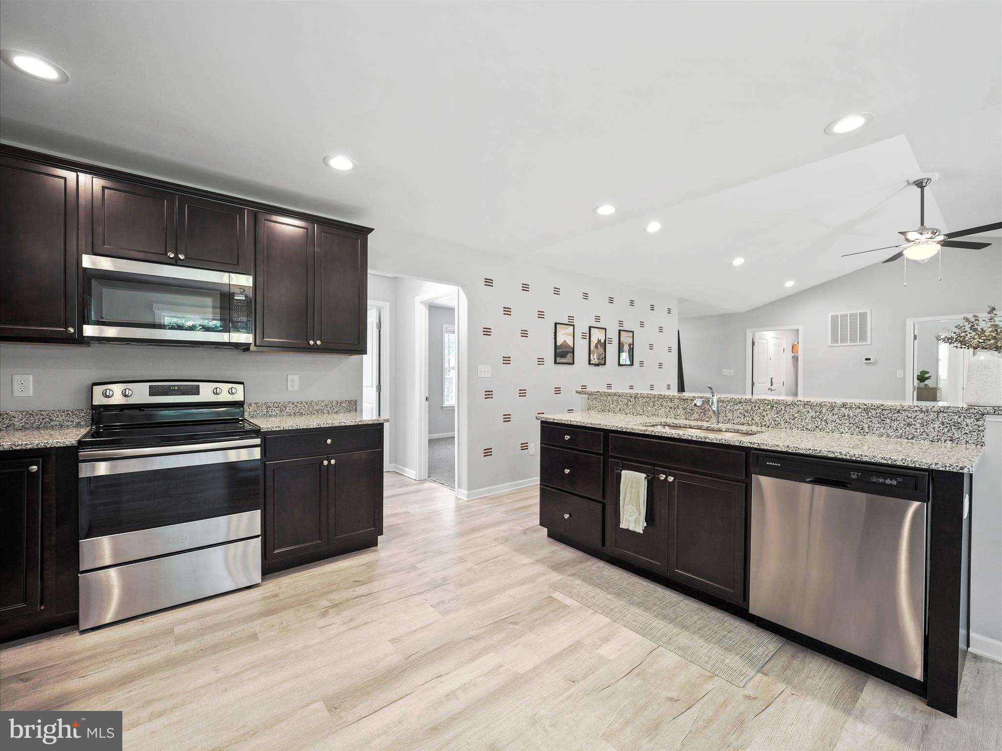 MIDDLE CREEK MANOR - Residential