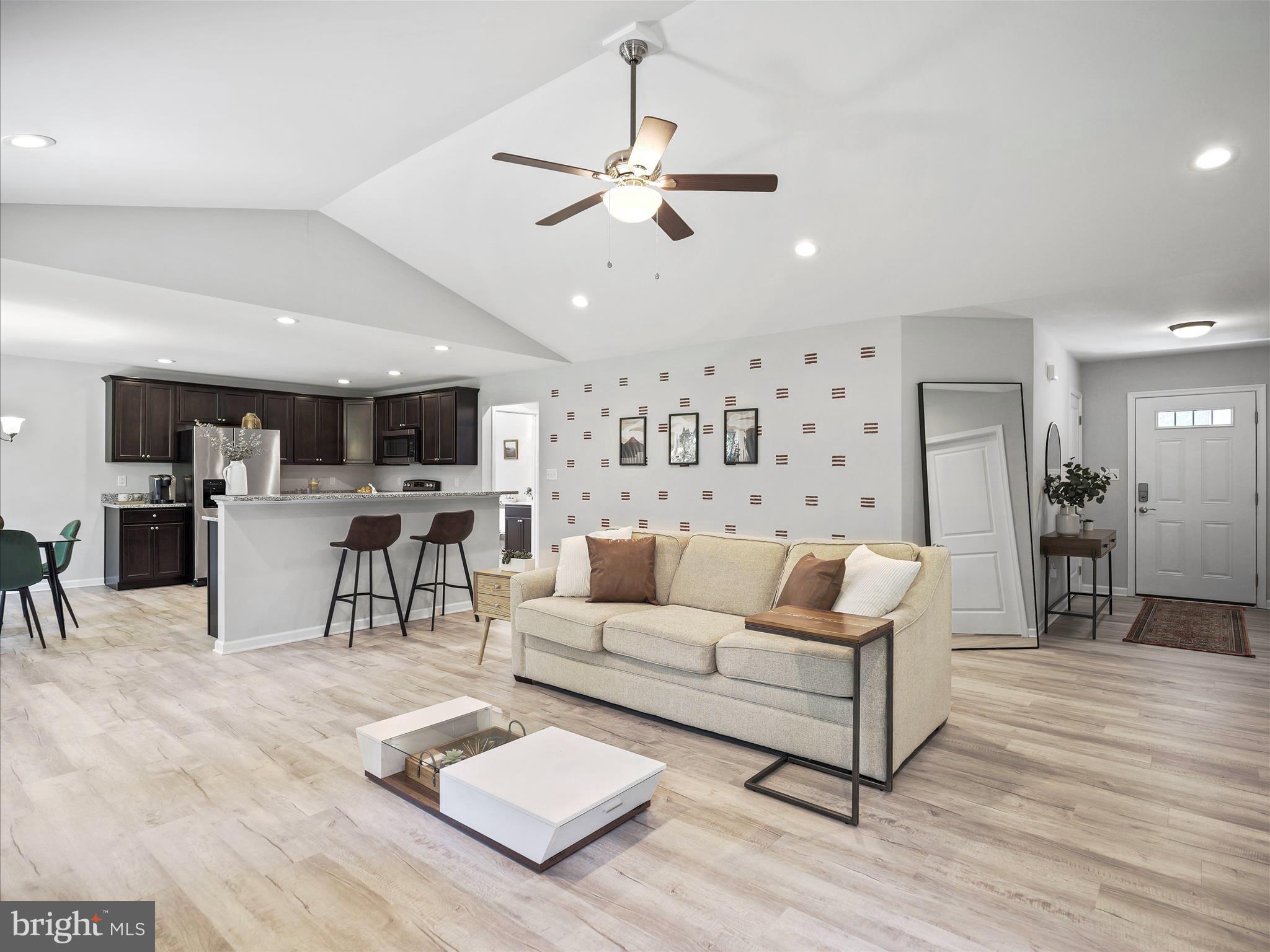 MIDDLE CREEK MANOR - Residential