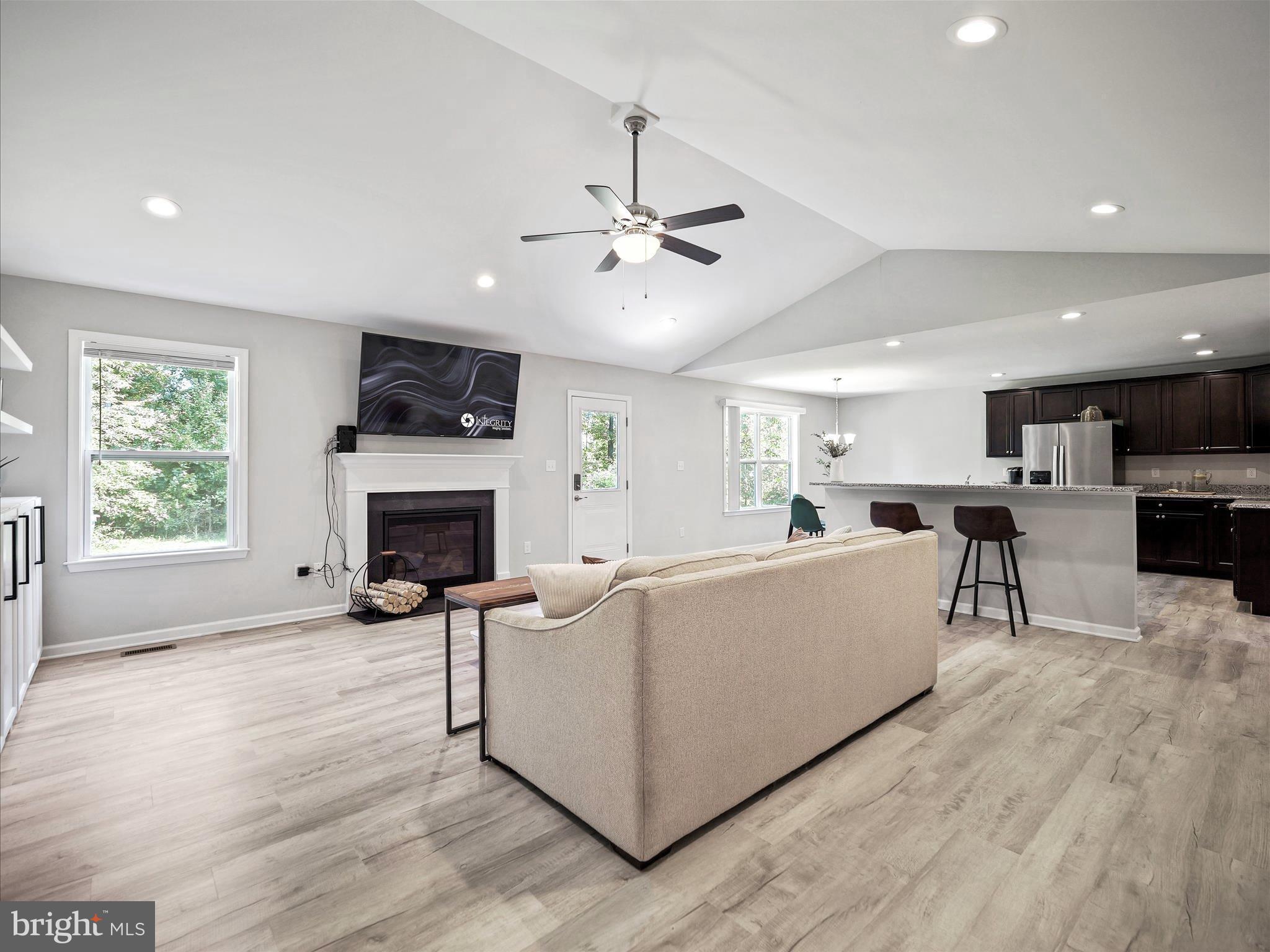 MIDDLE CREEK MANOR - Residential