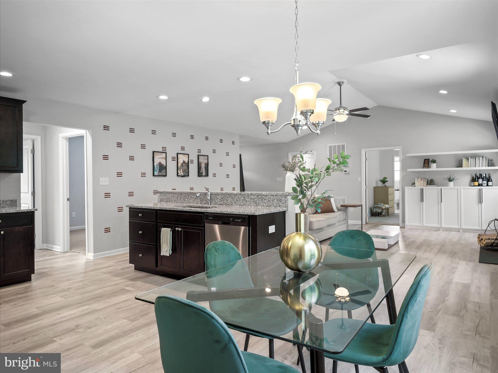 MIDDLE CREEK MANOR - Residential