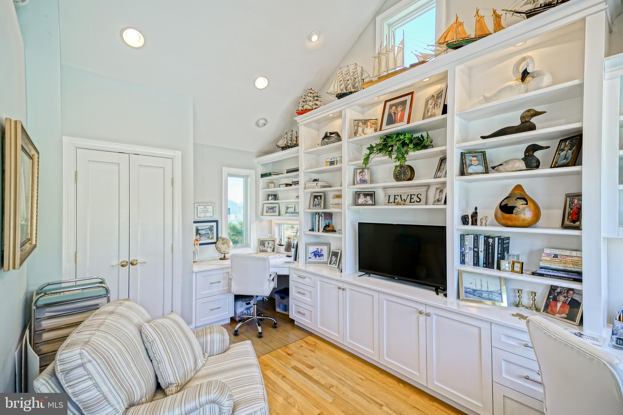 CAPE SHORES - Residential