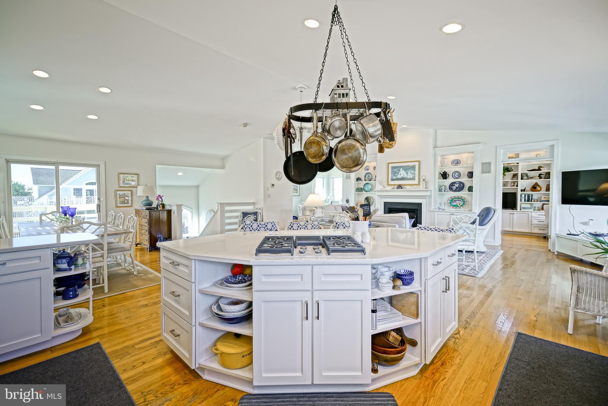 CAPE SHORES - Residential