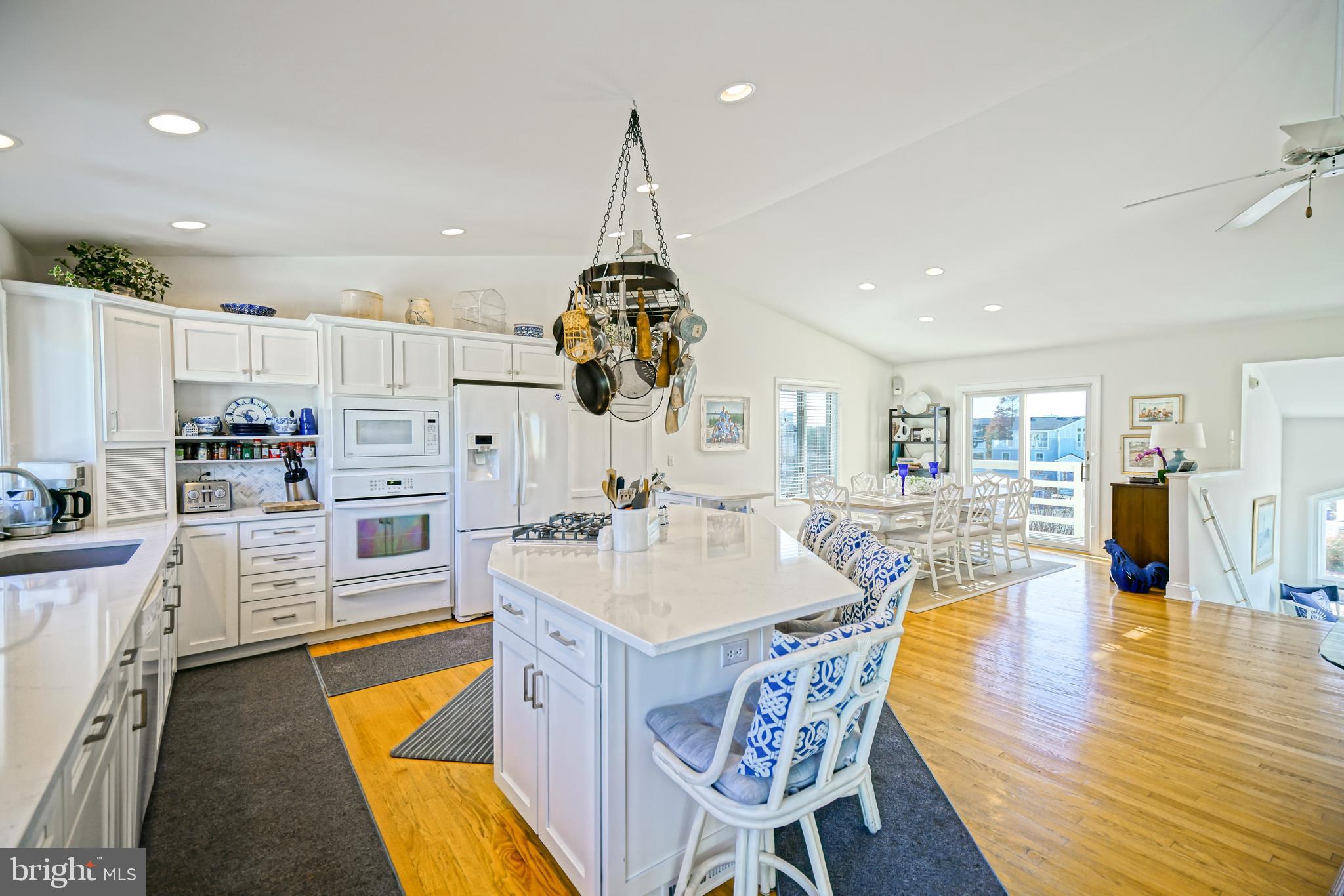 CAPE SHORES - Residential