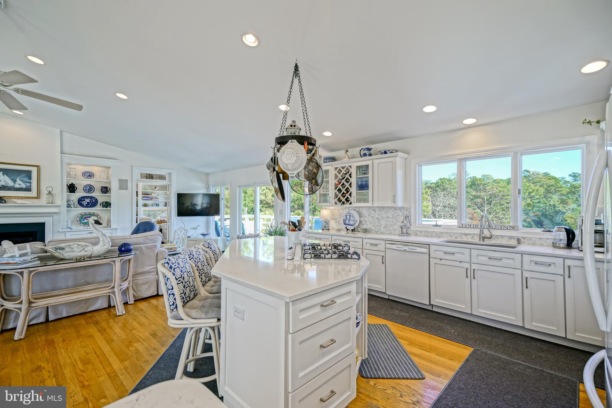 CAPE SHORES - Residential