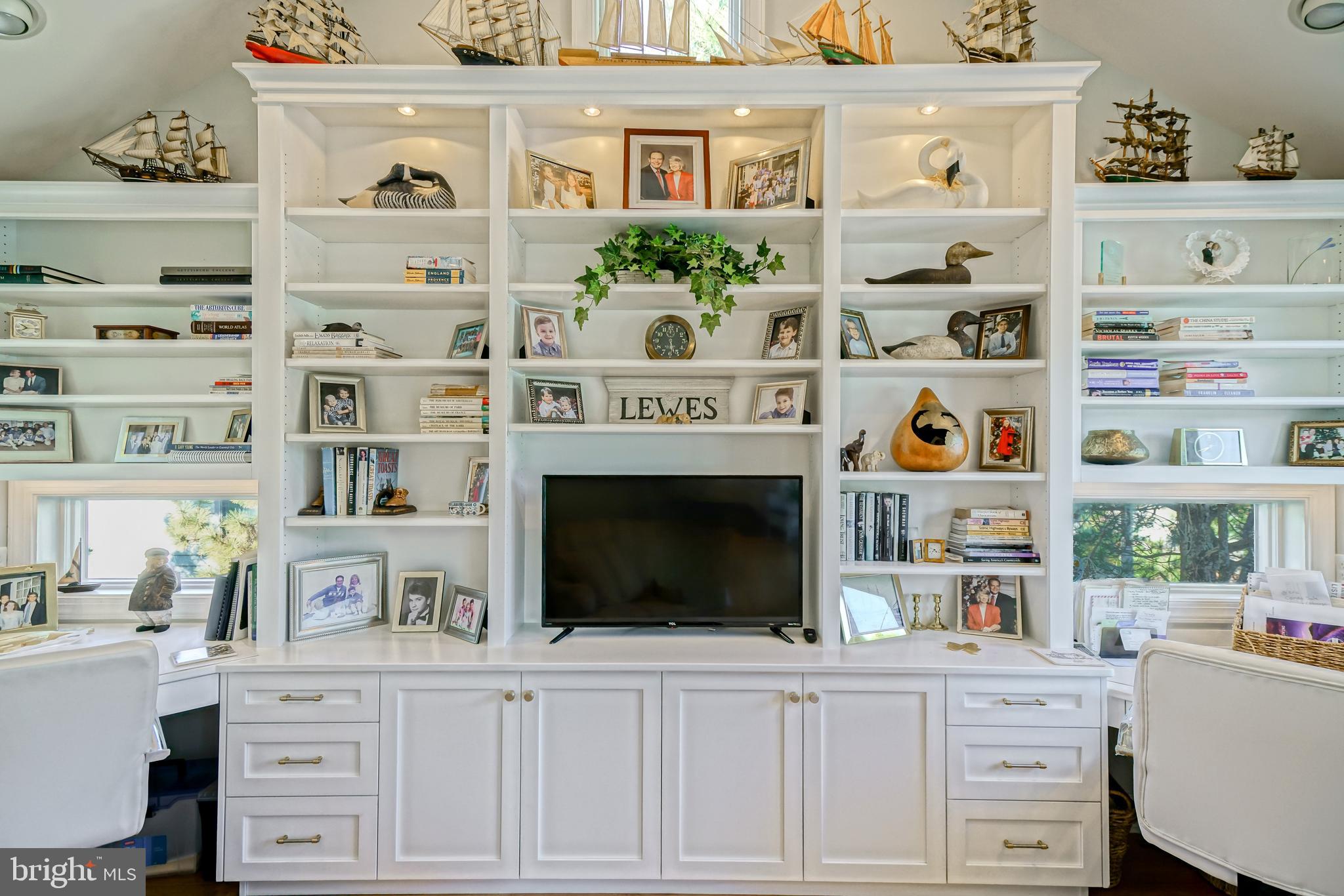 CAPE SHORES - Residential