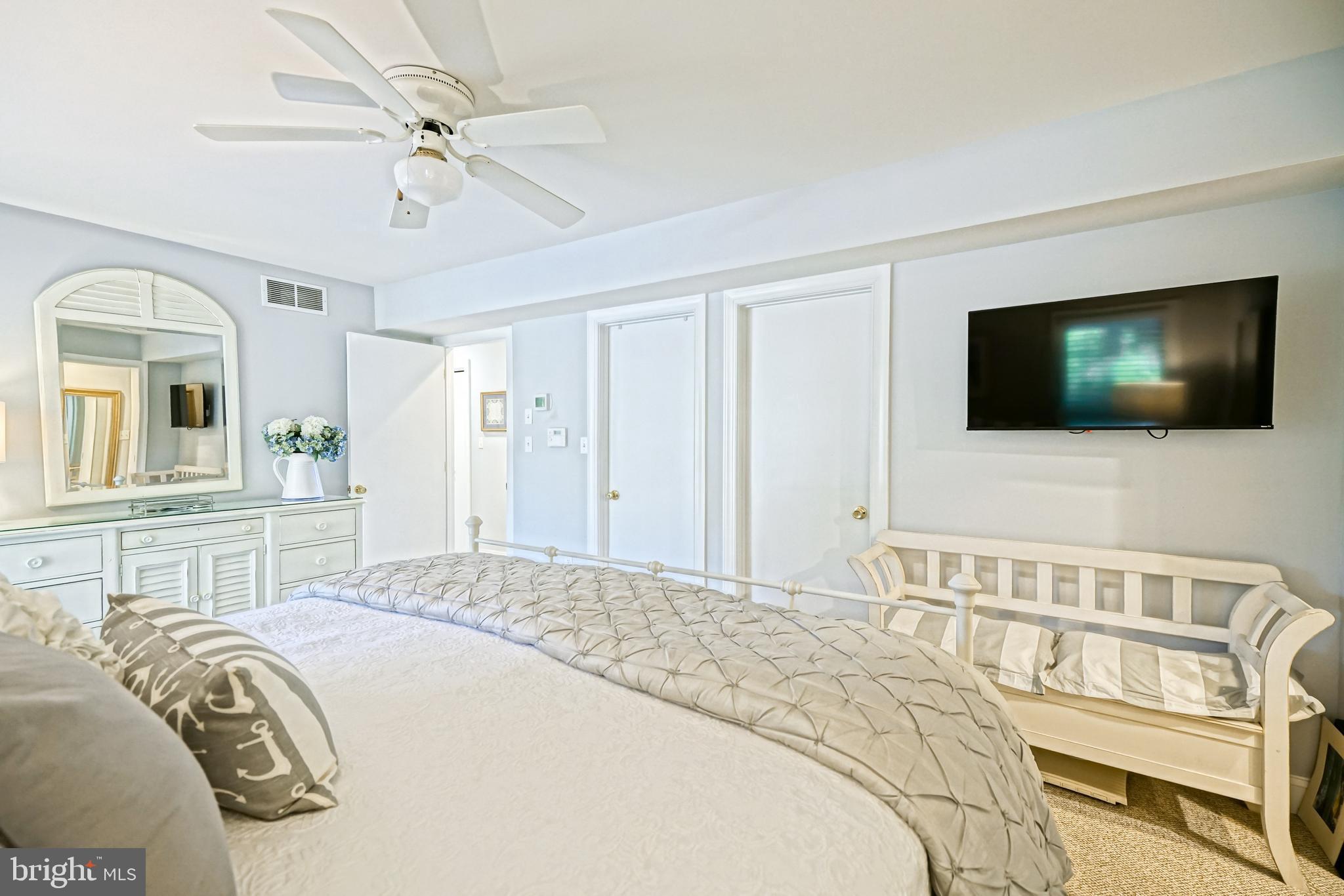 CAPE SHORES - Residential