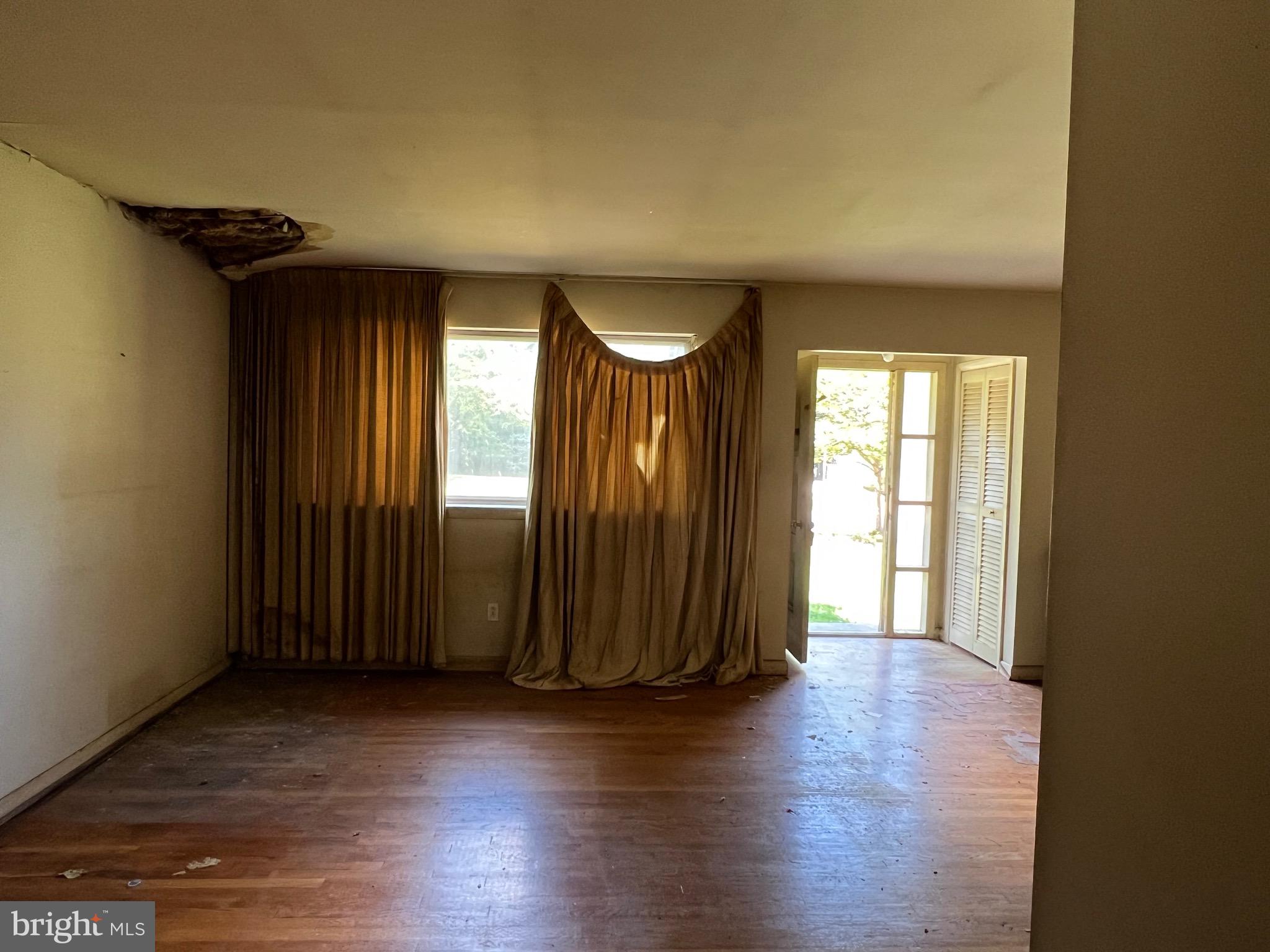 MONTROSE - Residential