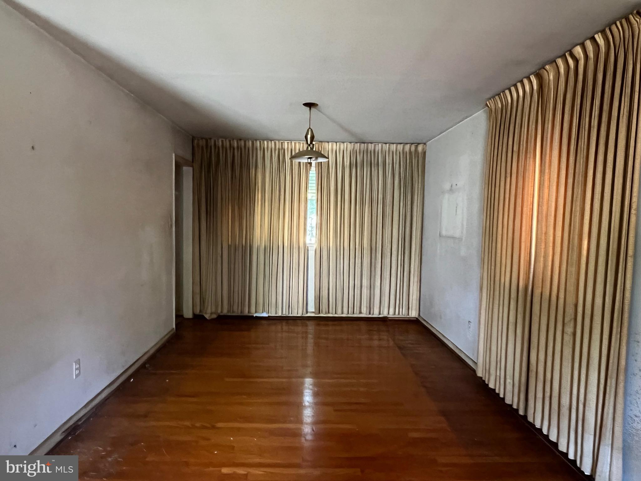 MONTROSE - Residential