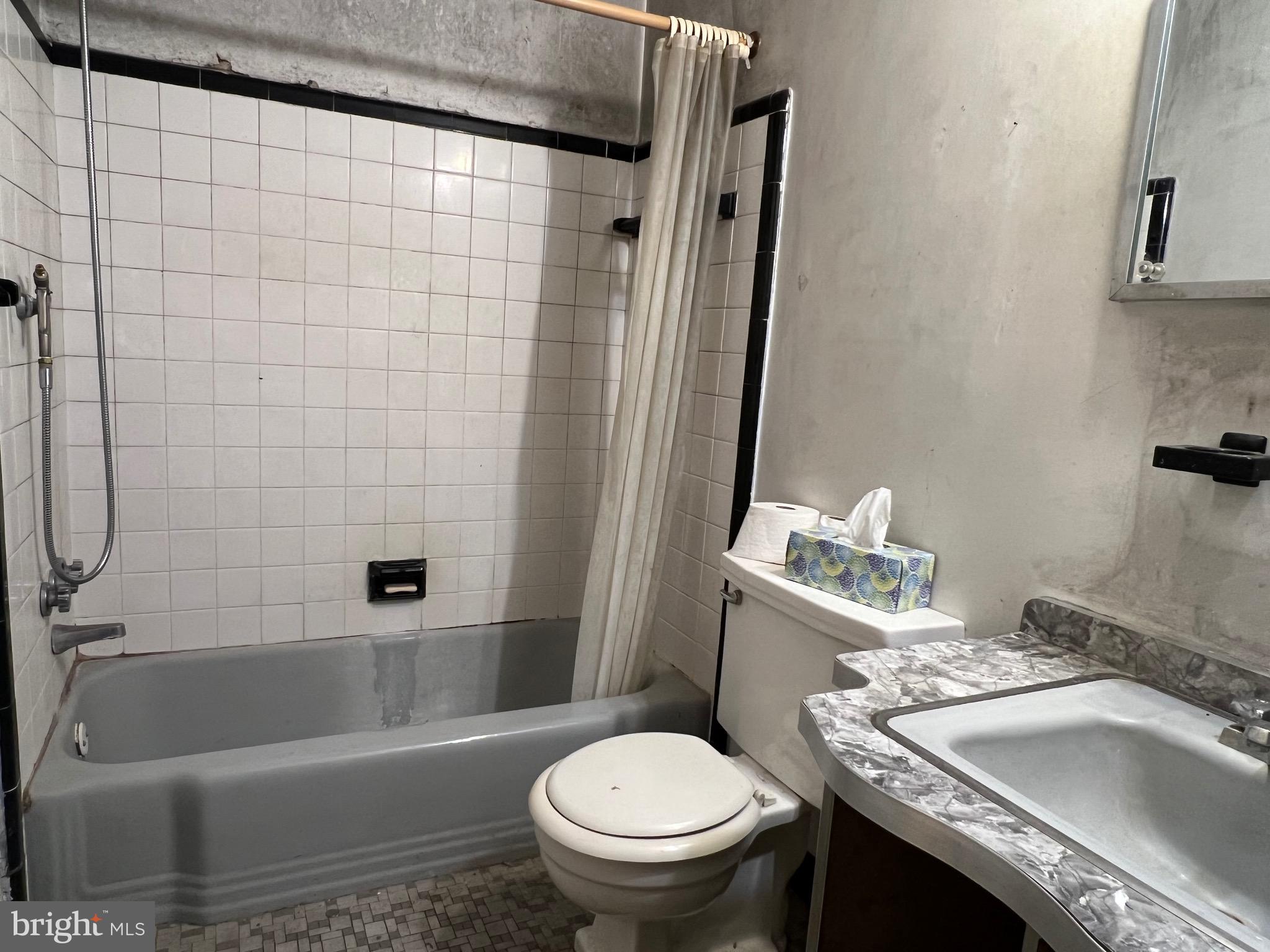 MONTROSE - Residential