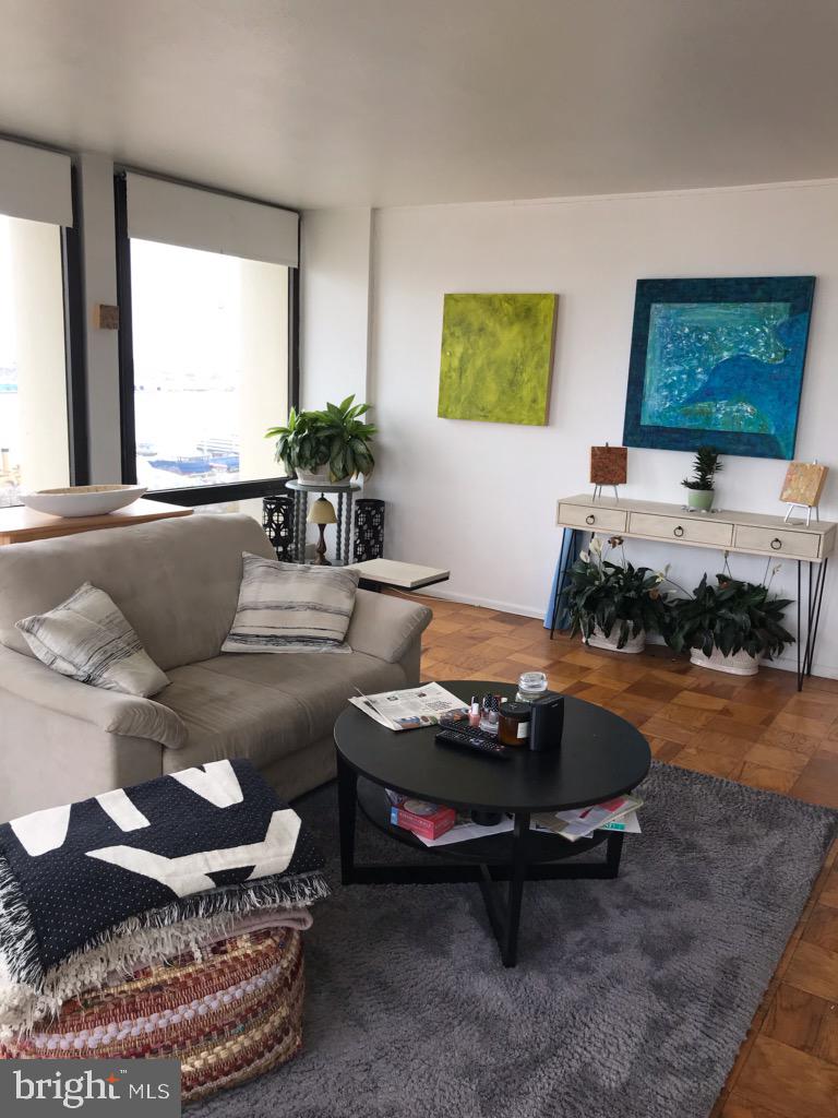 SOCIETY HILL - Residential