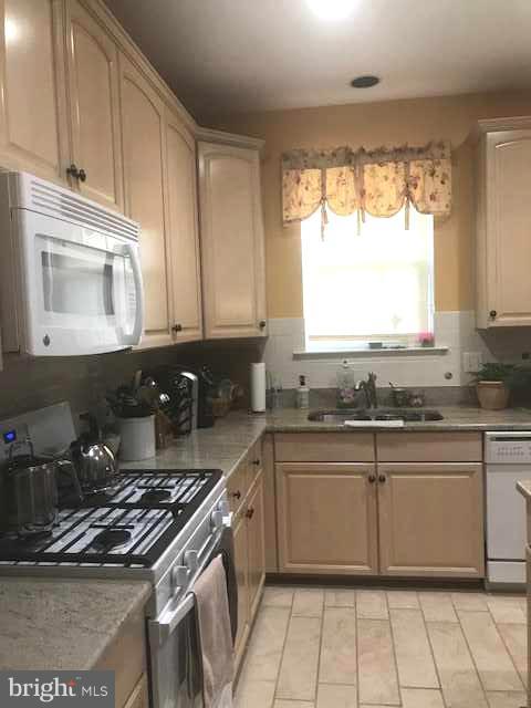 WINDING CREEK ESTATES - Residential Lease