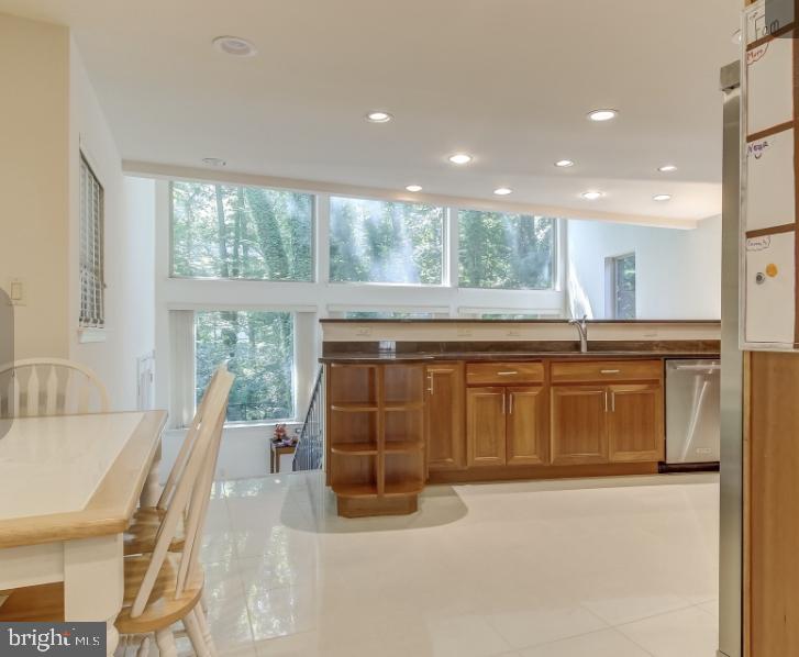 SOMERSET - Residential