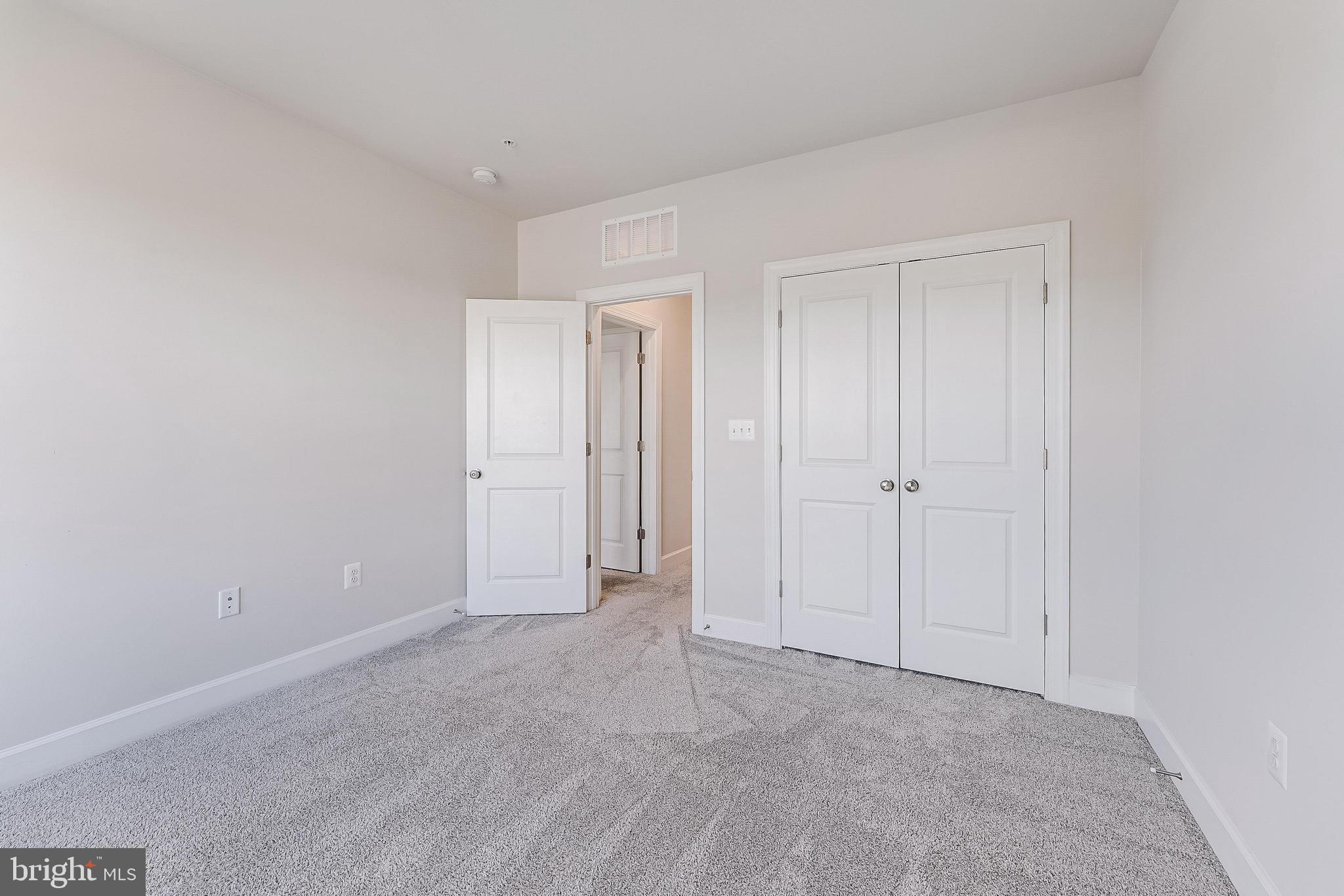 METRO WALK AT MOOREFIELD STATION - Residential Lease