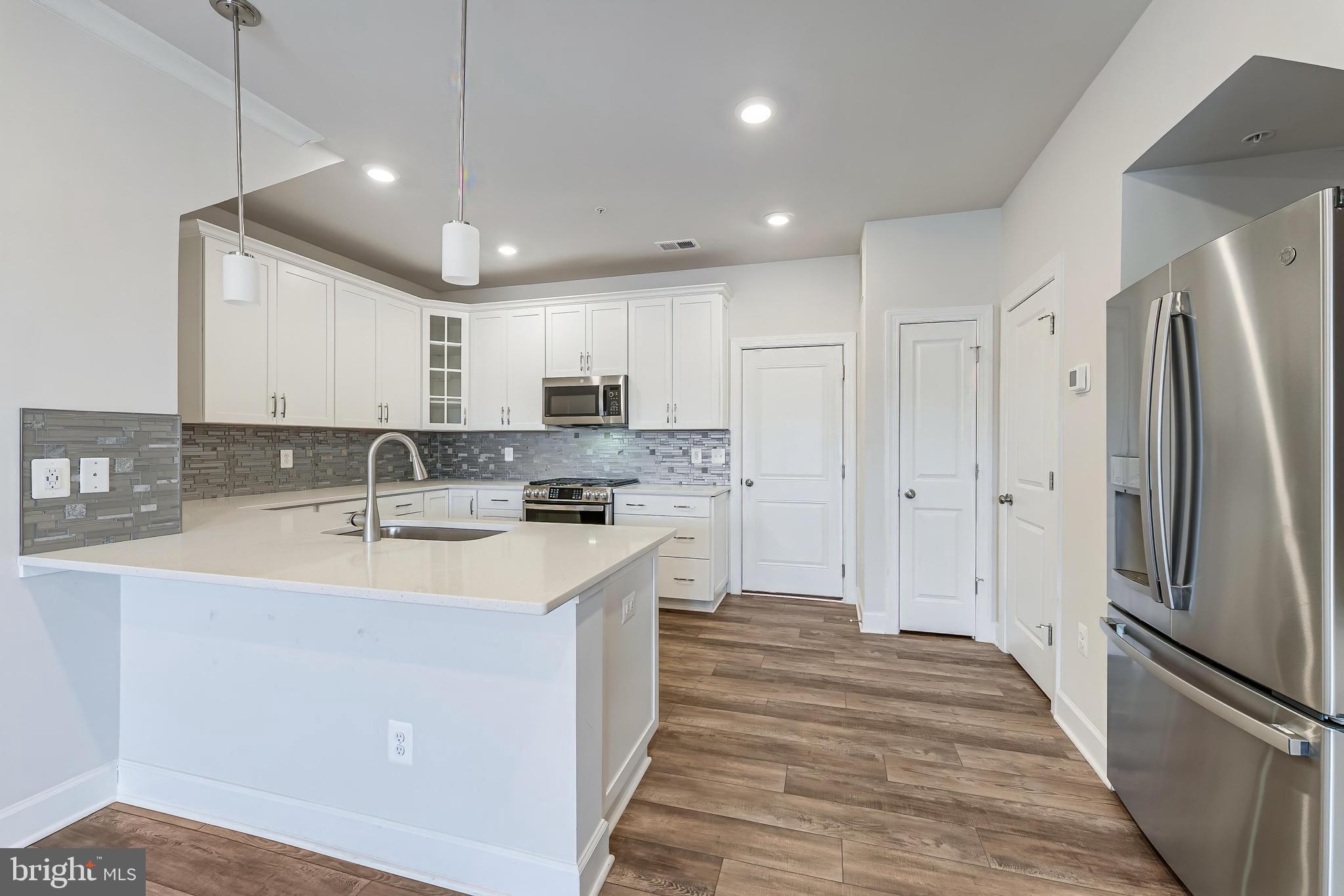 METRO WALK AT MOOREFIELD STATION - Residential Lease