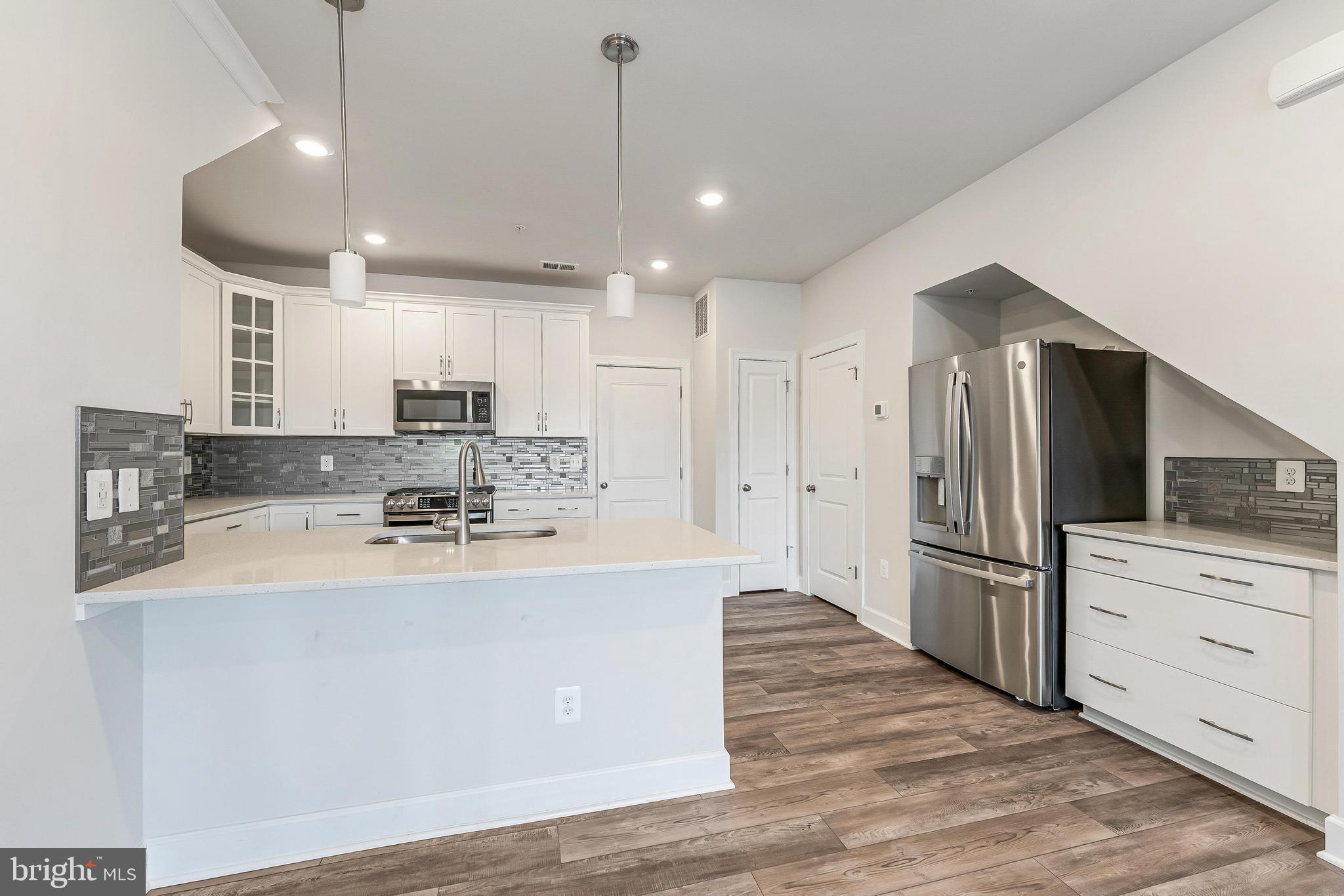 METRO WALK AT MOOREFIELD STATION - Residential Lease