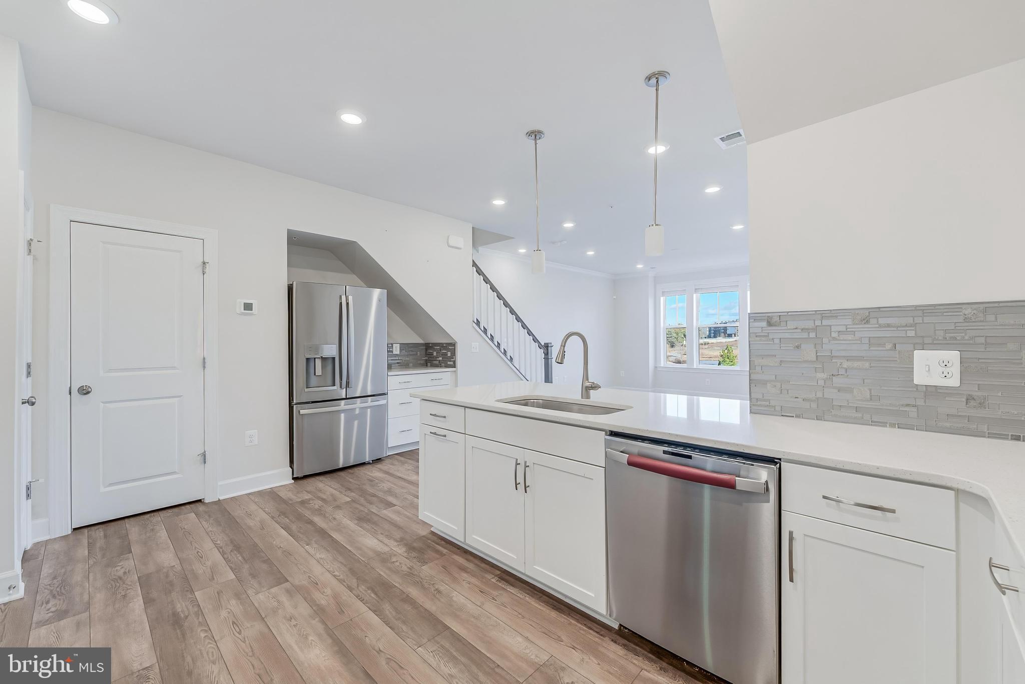 METRO WALK AT MOOREFIELD STATION - Residential Lease