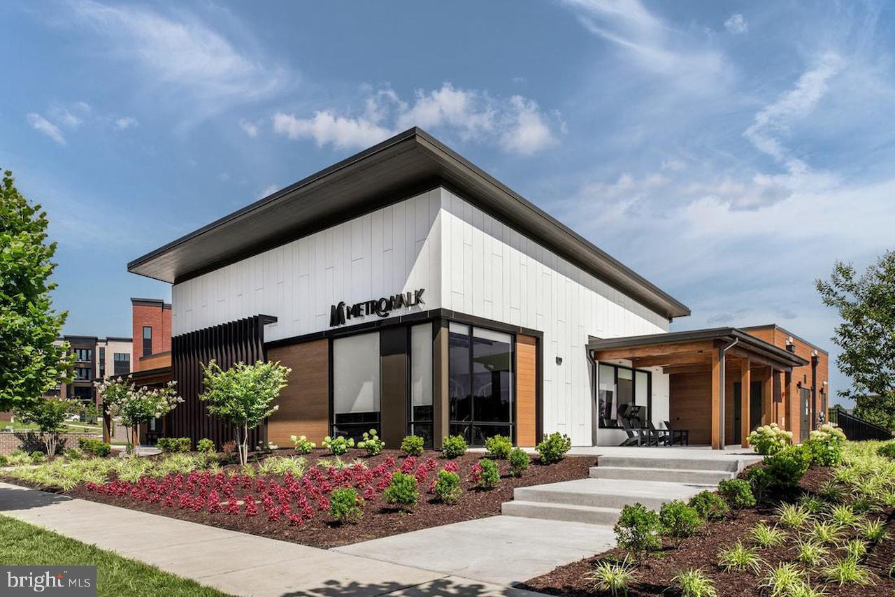 METRO WALK AT MOOREFIELD STATION - Residential Lease