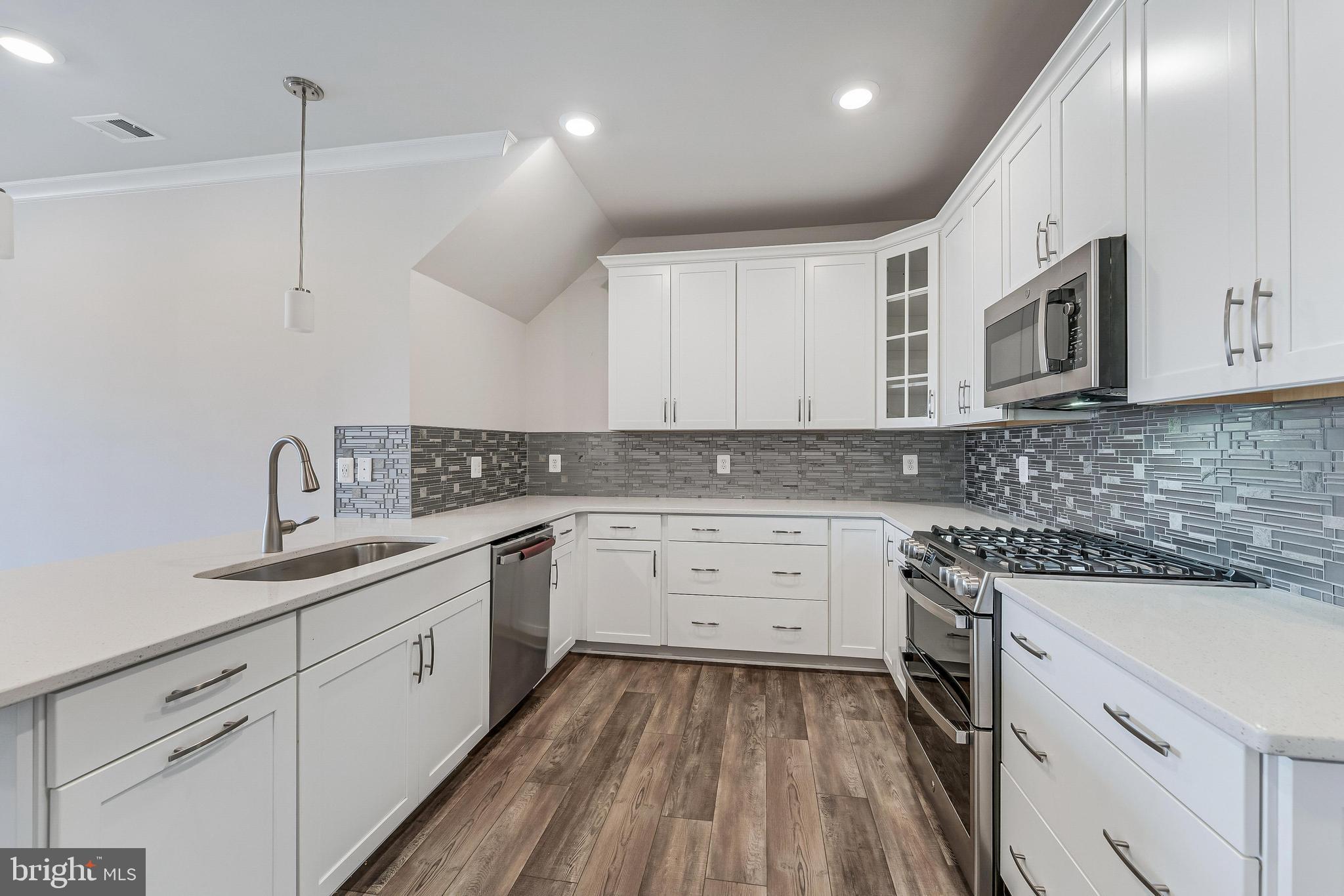 METRO WALK AT MOOREFIELD STATION - Residential Lease