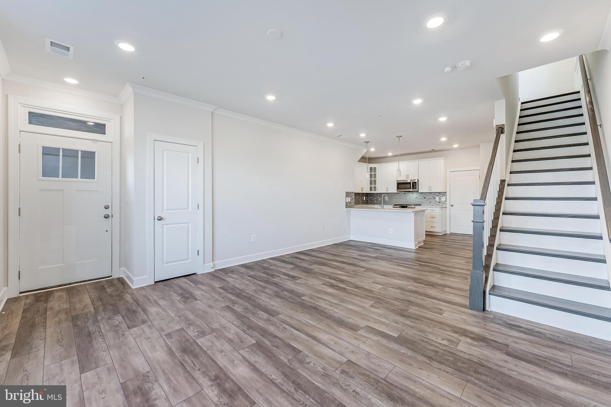 METRO WALK AT MOOREFIELD STATION - Residential Lease