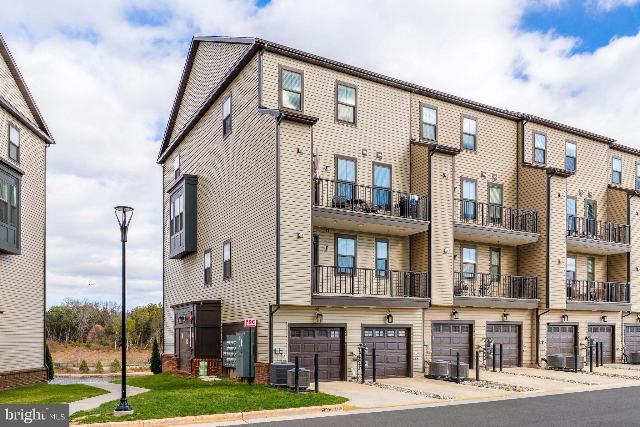 METRO WALK AT MOOREFIELD STATION - Residential Lease