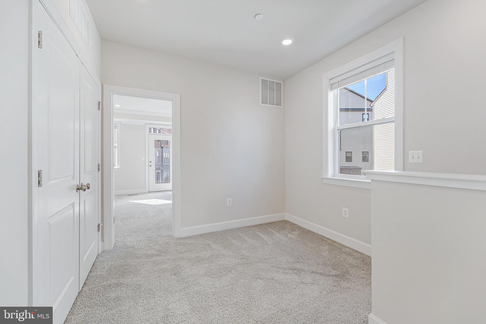 METRO WALK AT MOOREFIELD STATION - Residential Lease