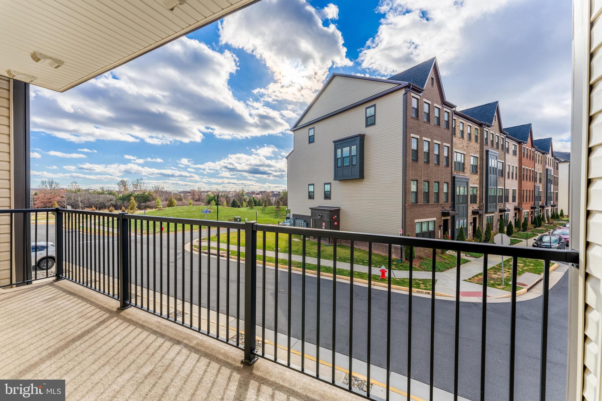 METRO WALK AT MOOREFIELD STATION - Residential Lease