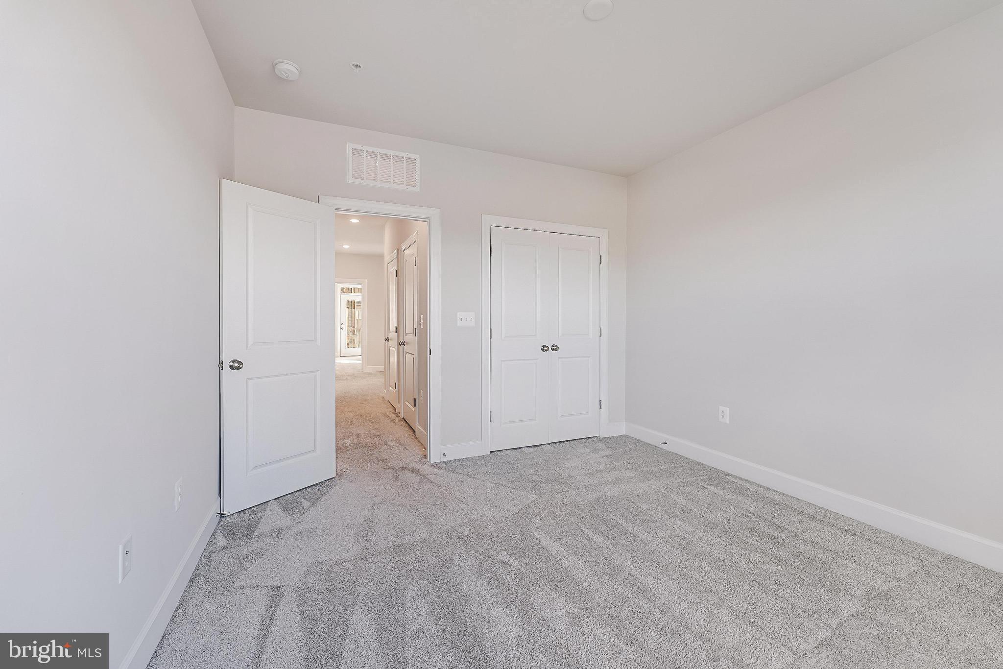 METRO WALK AT MOOREFIELD STATION - Residential Lease