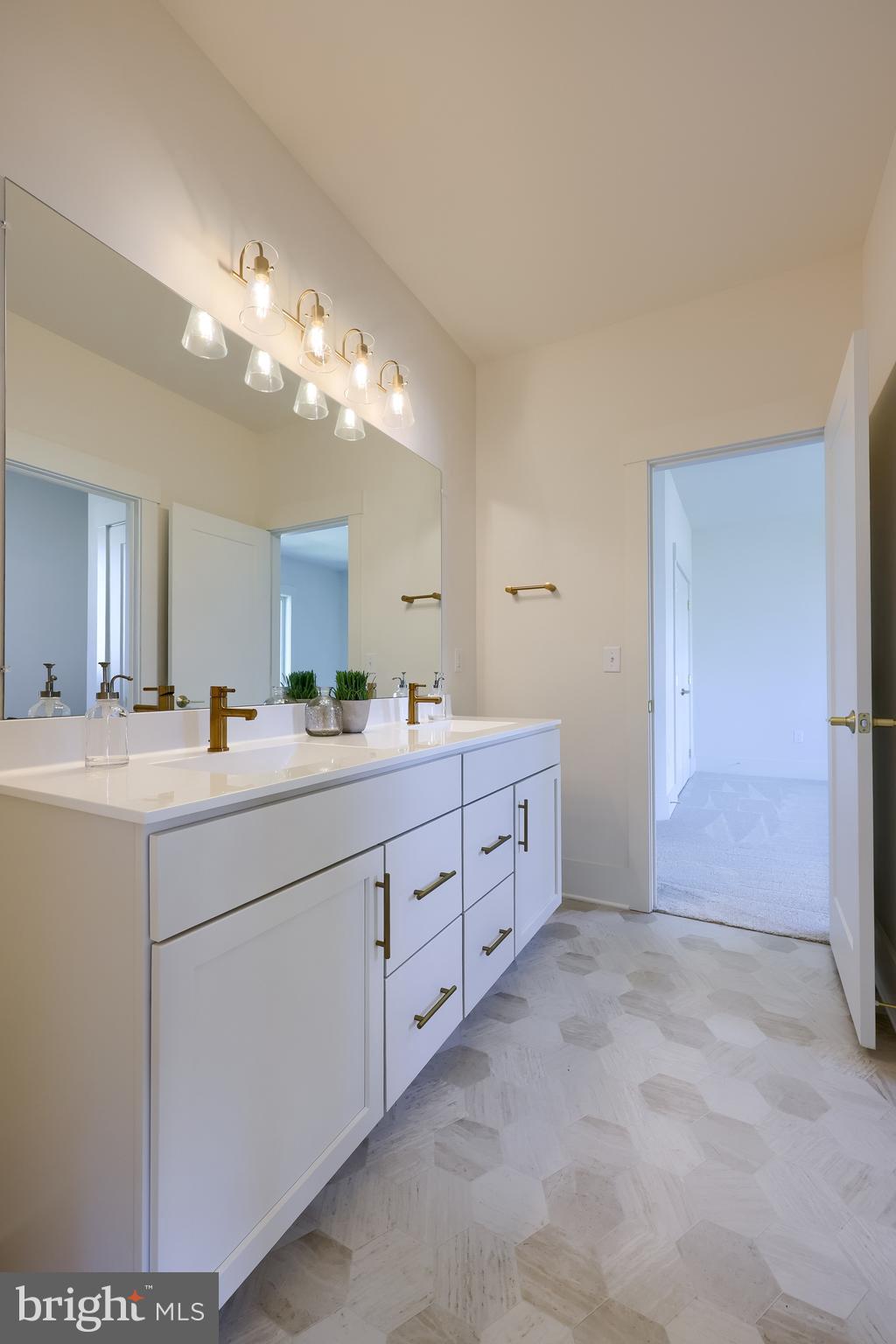 PINEBROOKE - Residential