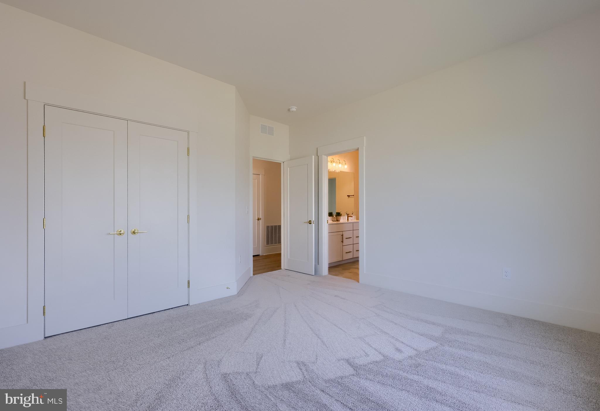 PINEBROOKE - Residential